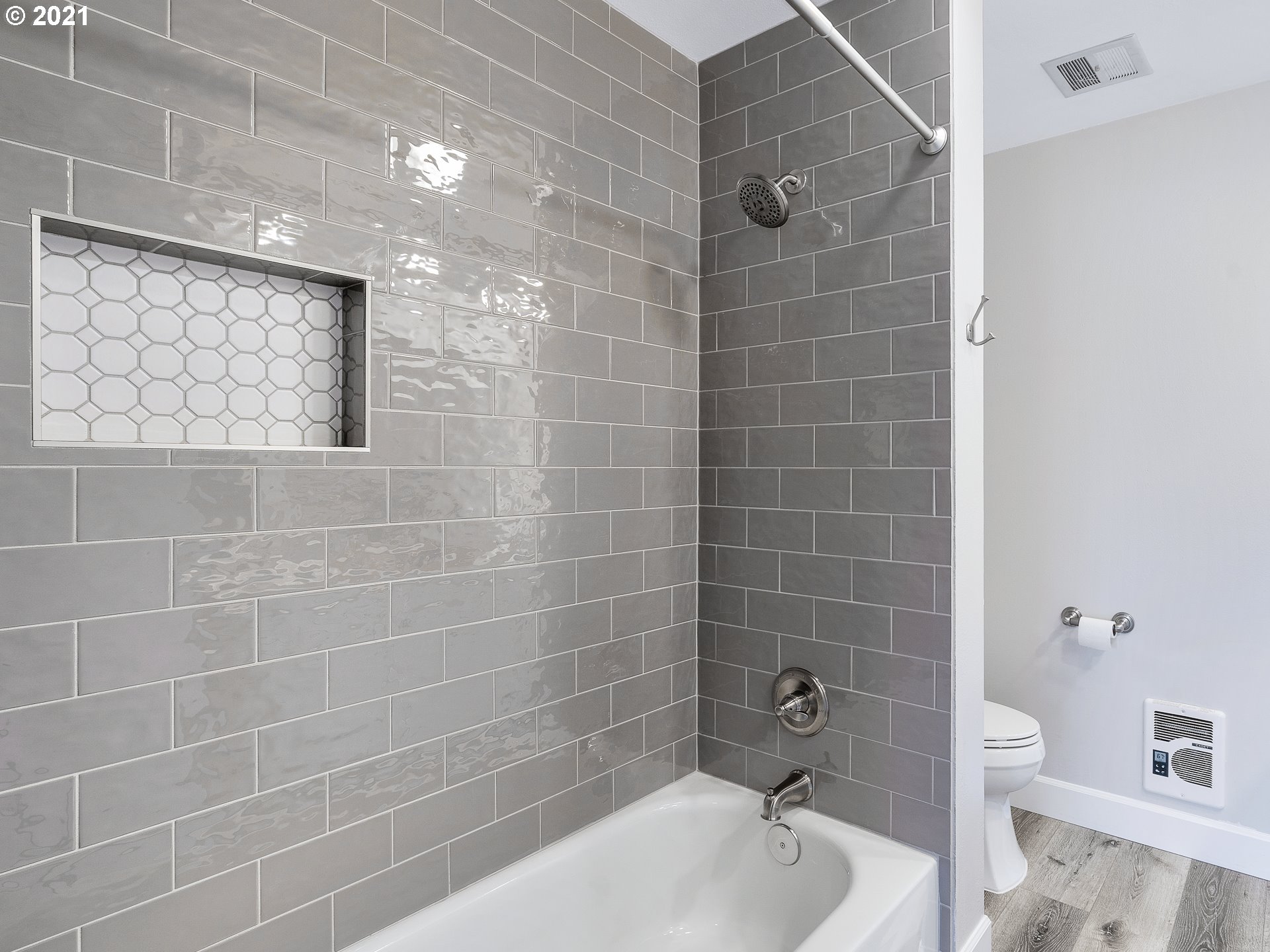 Photo #4: 20257054 Listing 