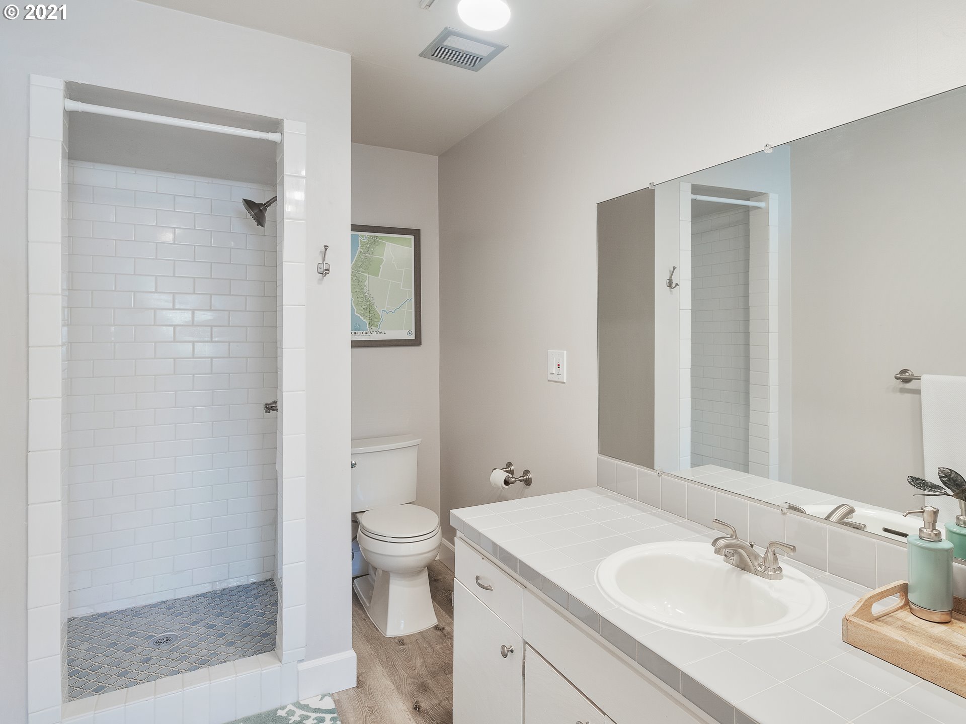 Photo #2: 20257054 Listing 