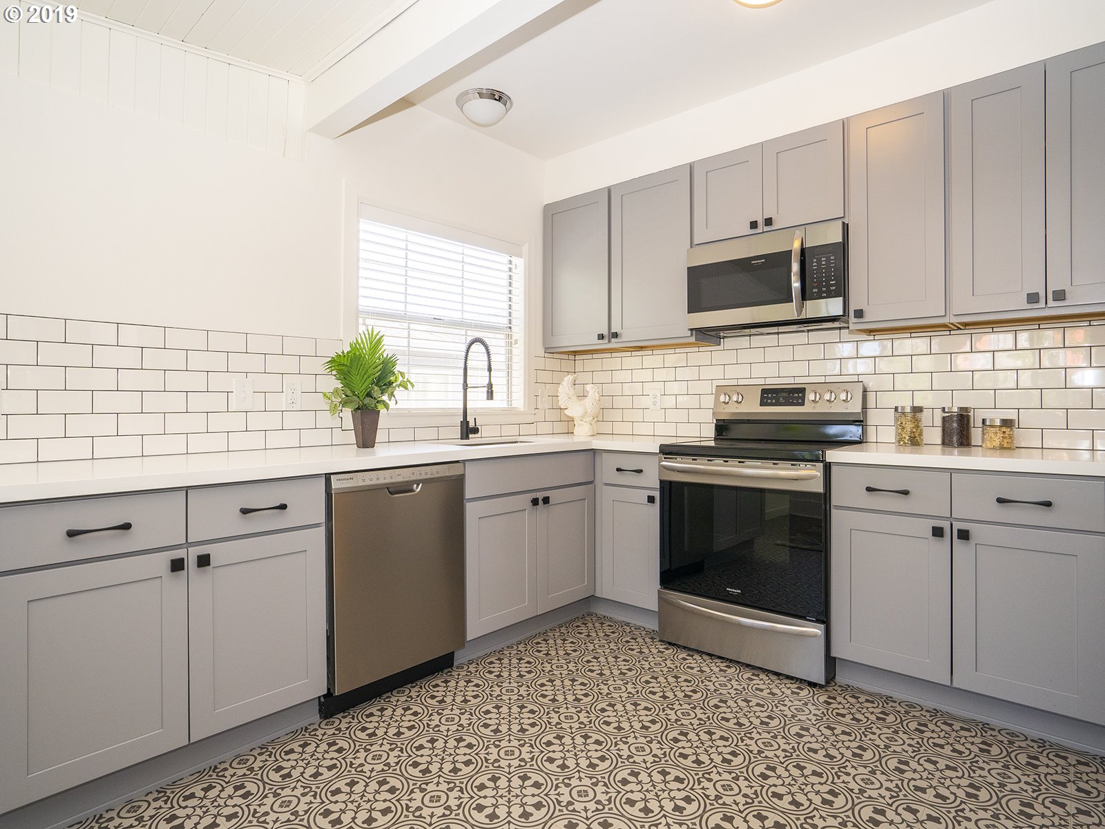 Photo #5: 20258000 Listing 