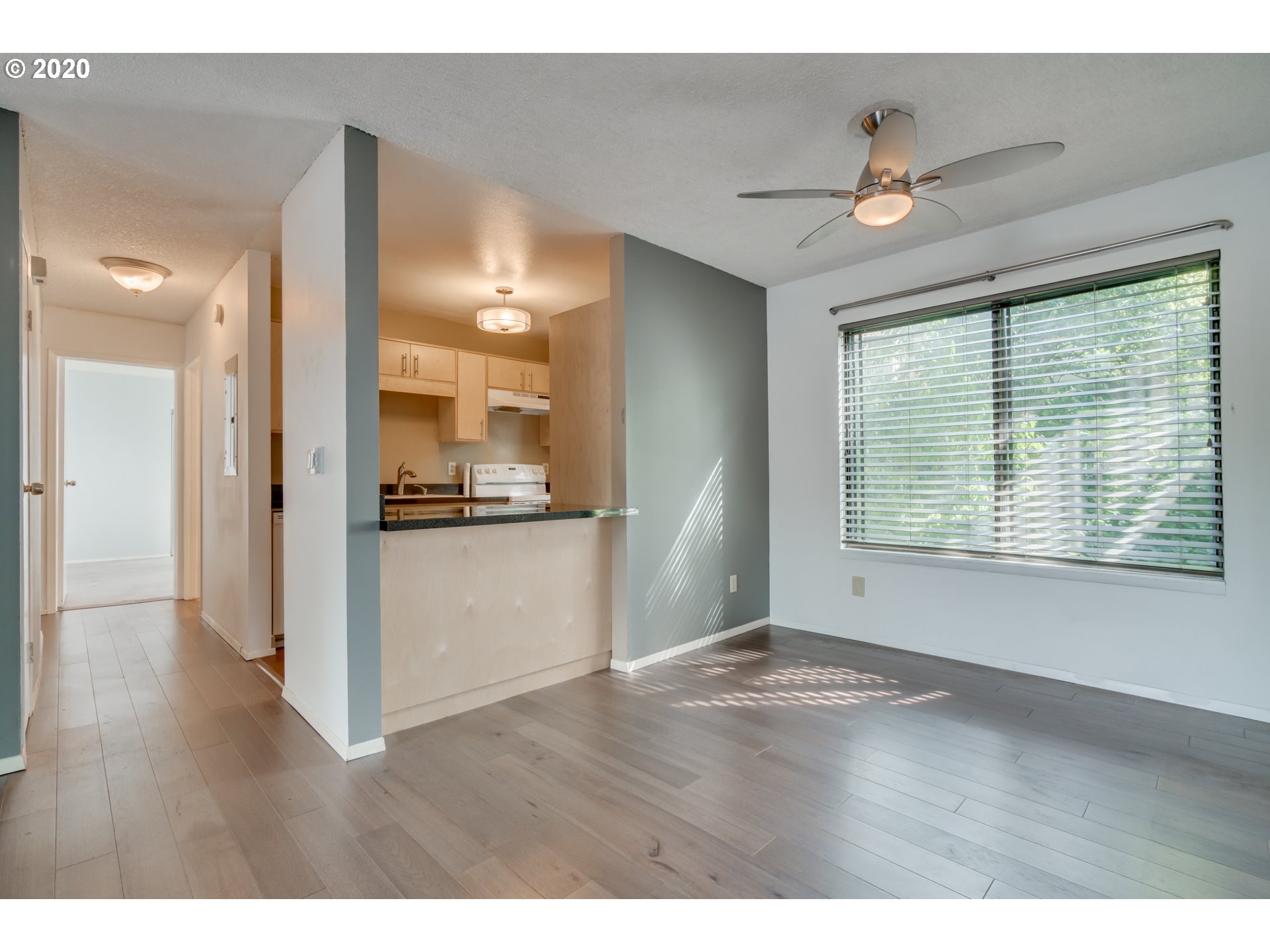 Photo #4: 20261353 Listing 