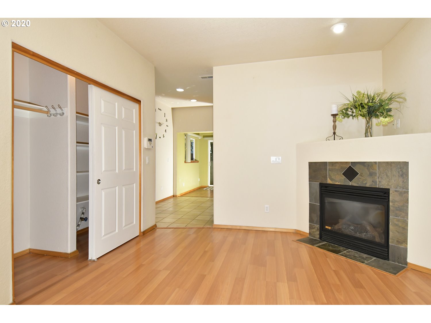 Photo #3: 20262523 Listing 