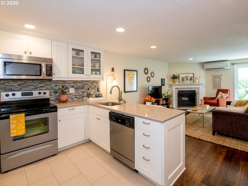 Photo #5: 20265917 Listing 