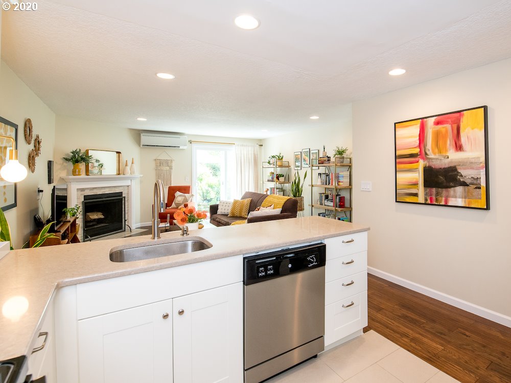 Photo #6: 20265917 Listing 