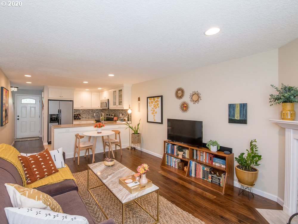 Photo #2: 20265917 Listing 