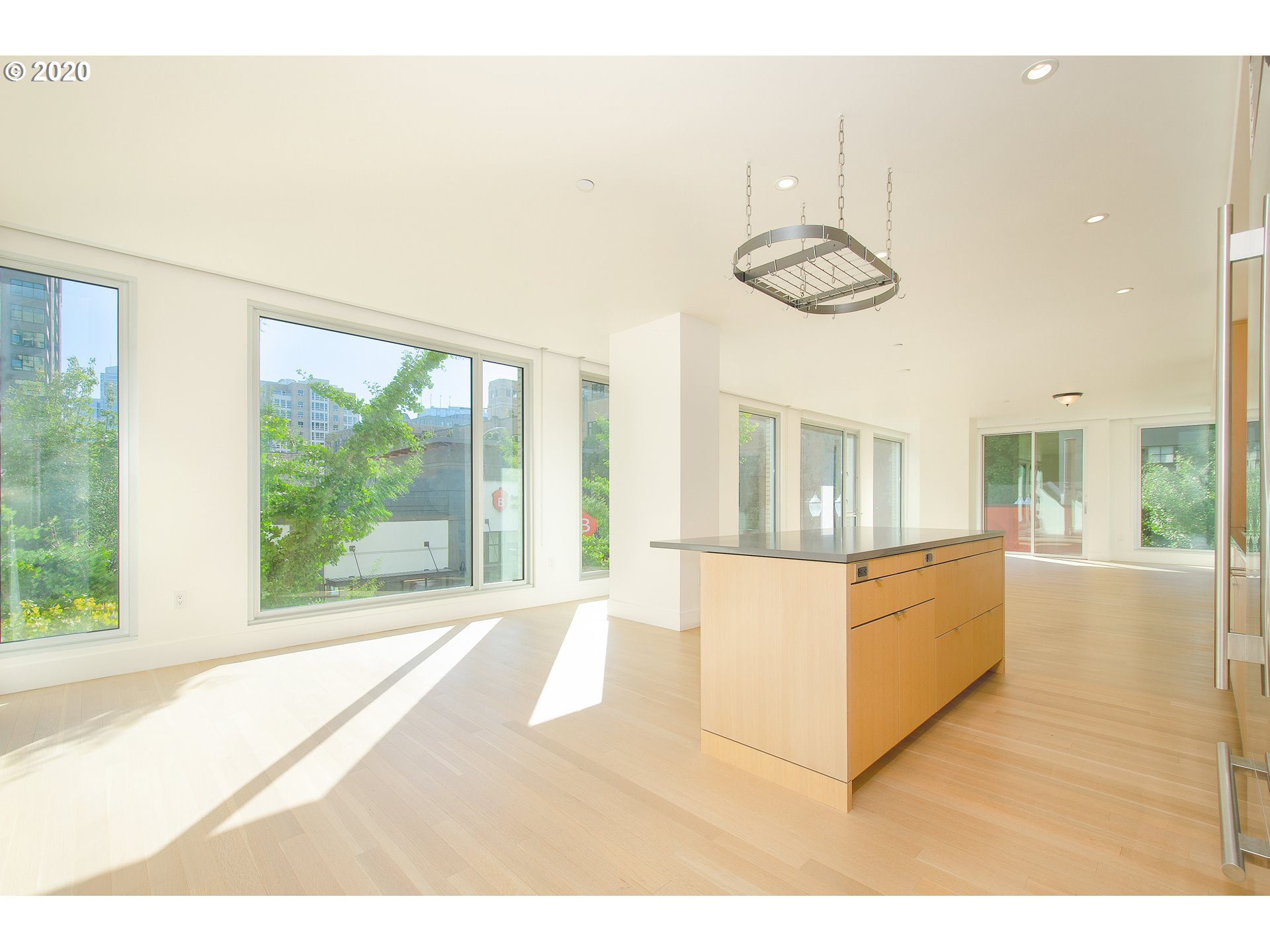 Photo #2: 20269408 Listing 