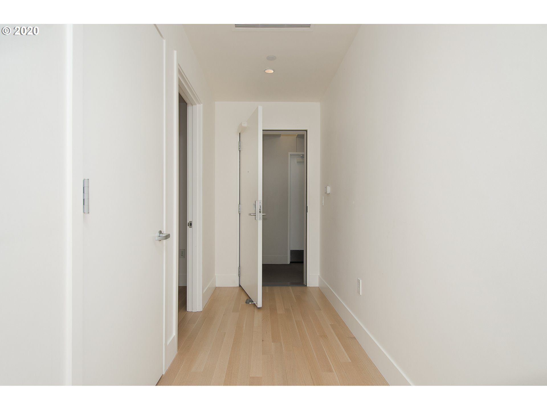 Photo #3: 20269408 Listing 