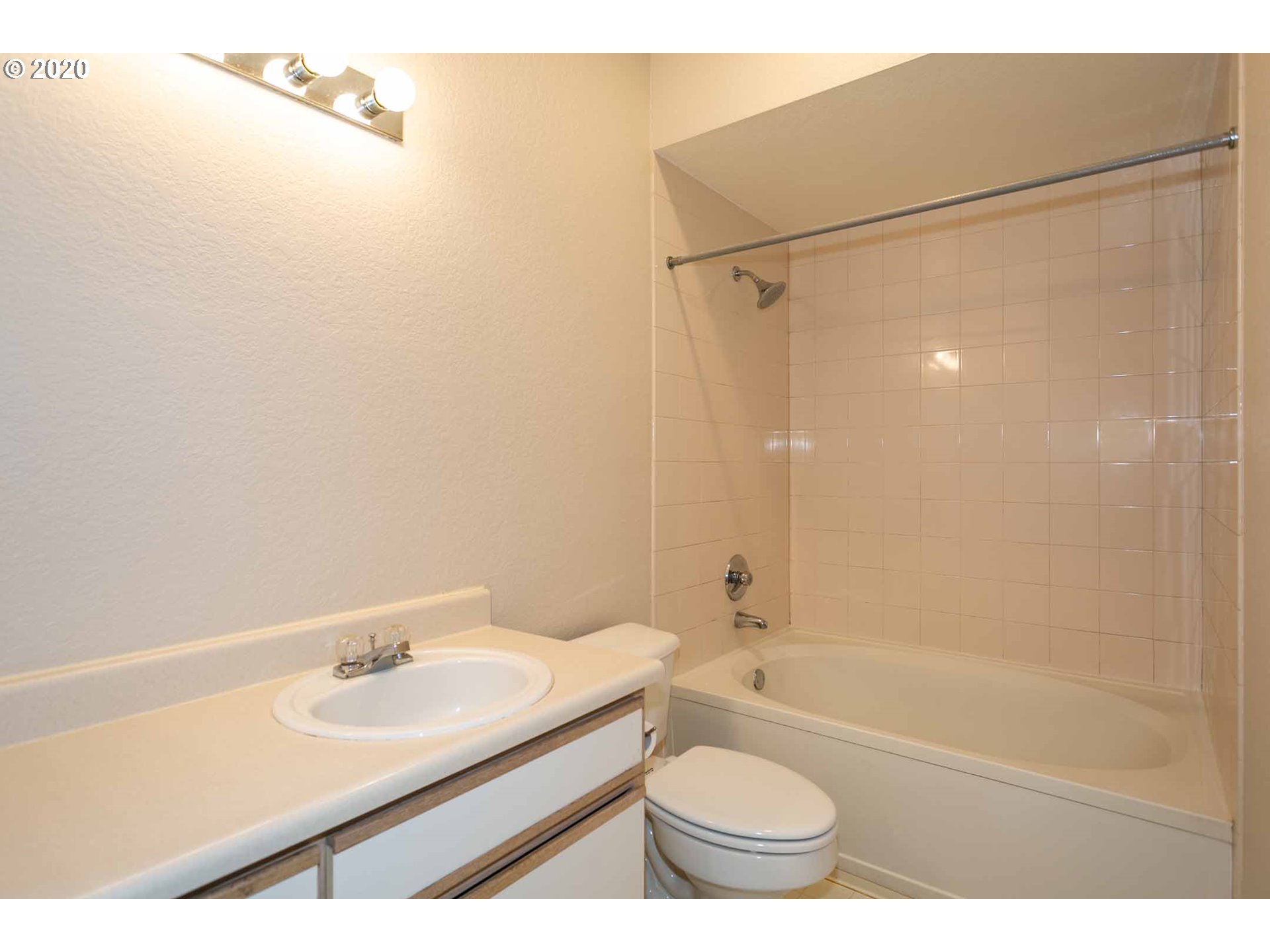 Photo #6: 20273952 Listing 