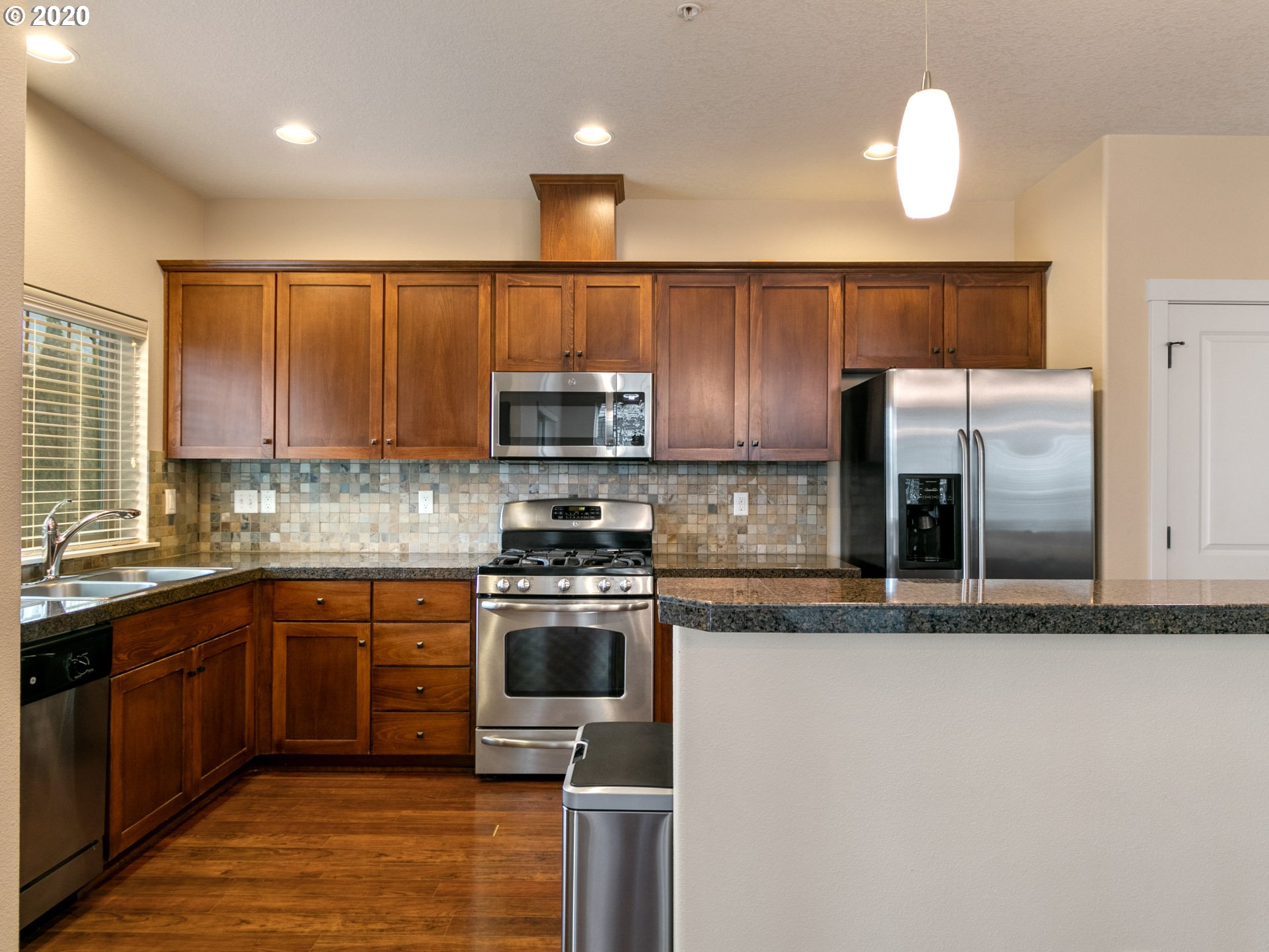 Photo #4: 20274172 Listing 