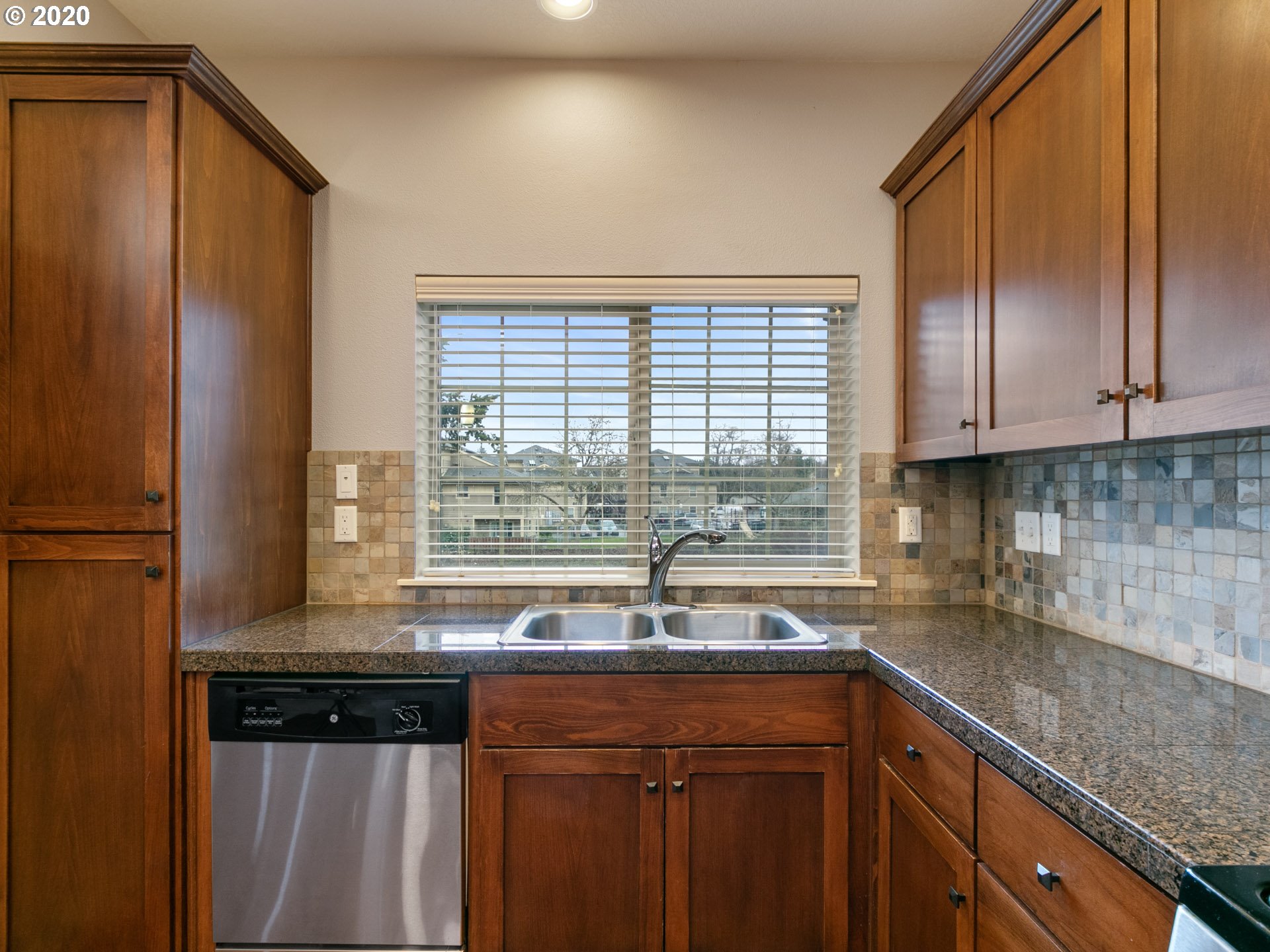 Photo #6: 20274172 Listing 