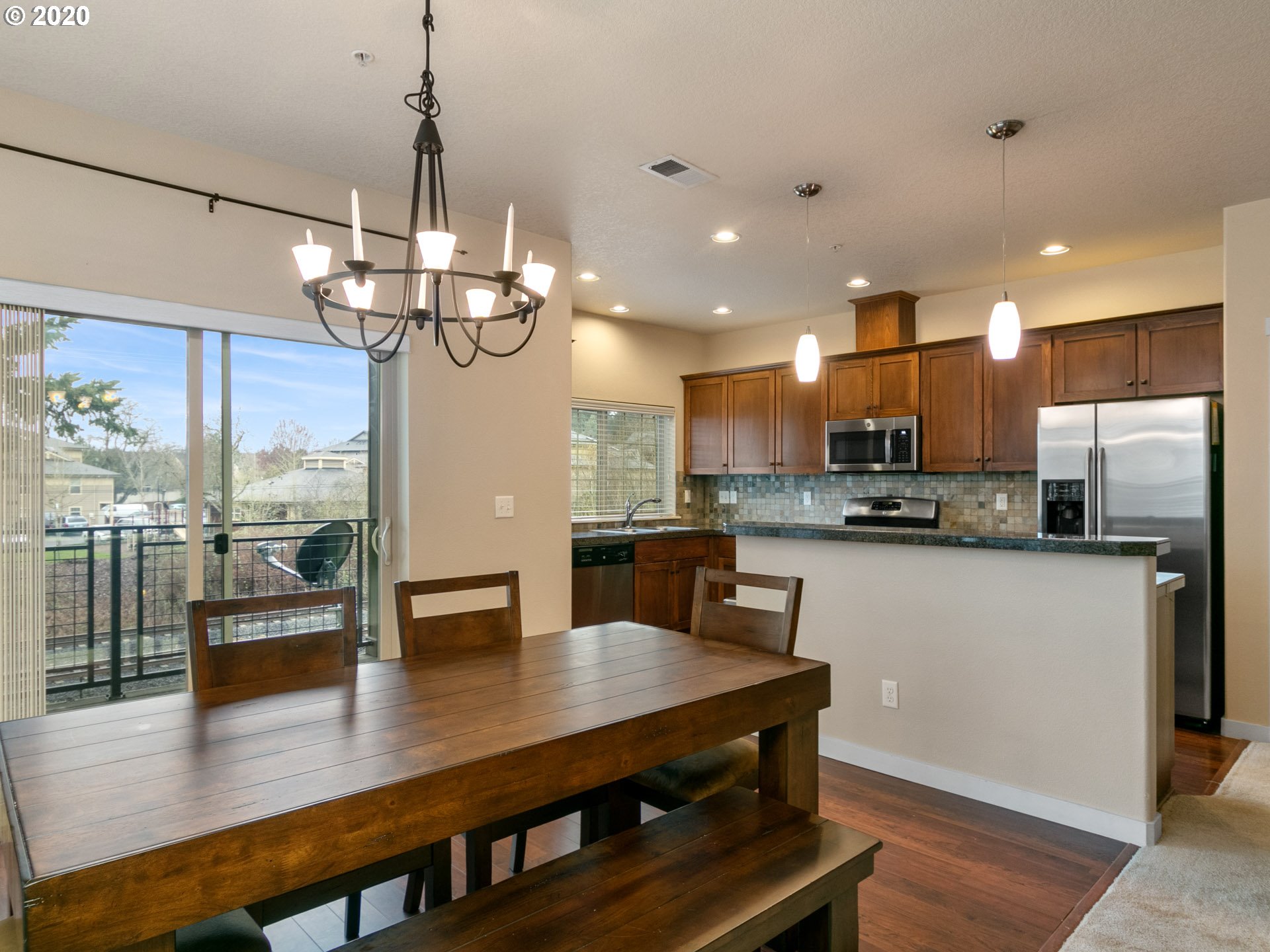 Photo #2: 20274172 Listing 