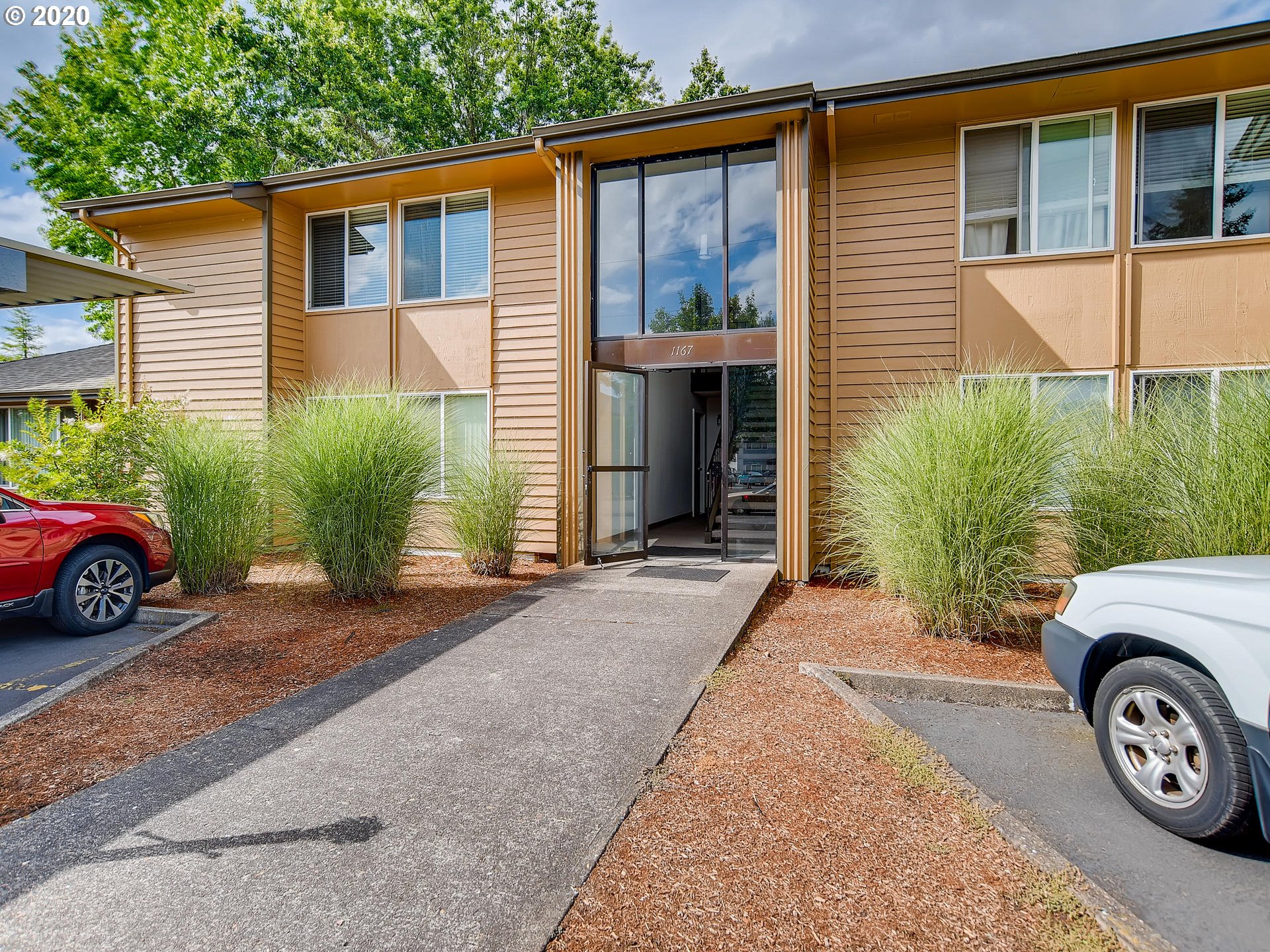 Photo #3: 20275597 Listing 