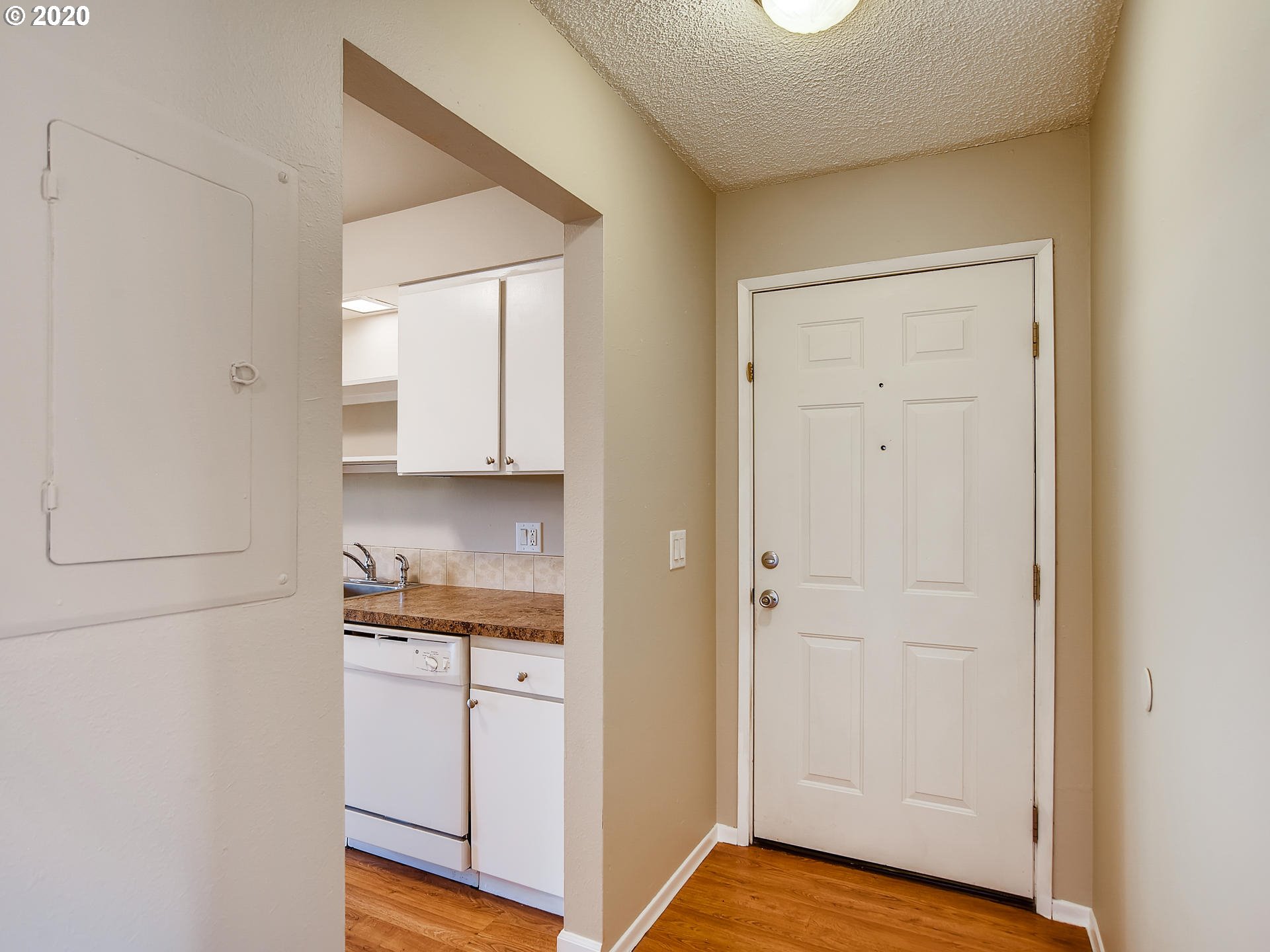 Photo #5: 20275597 Listing 