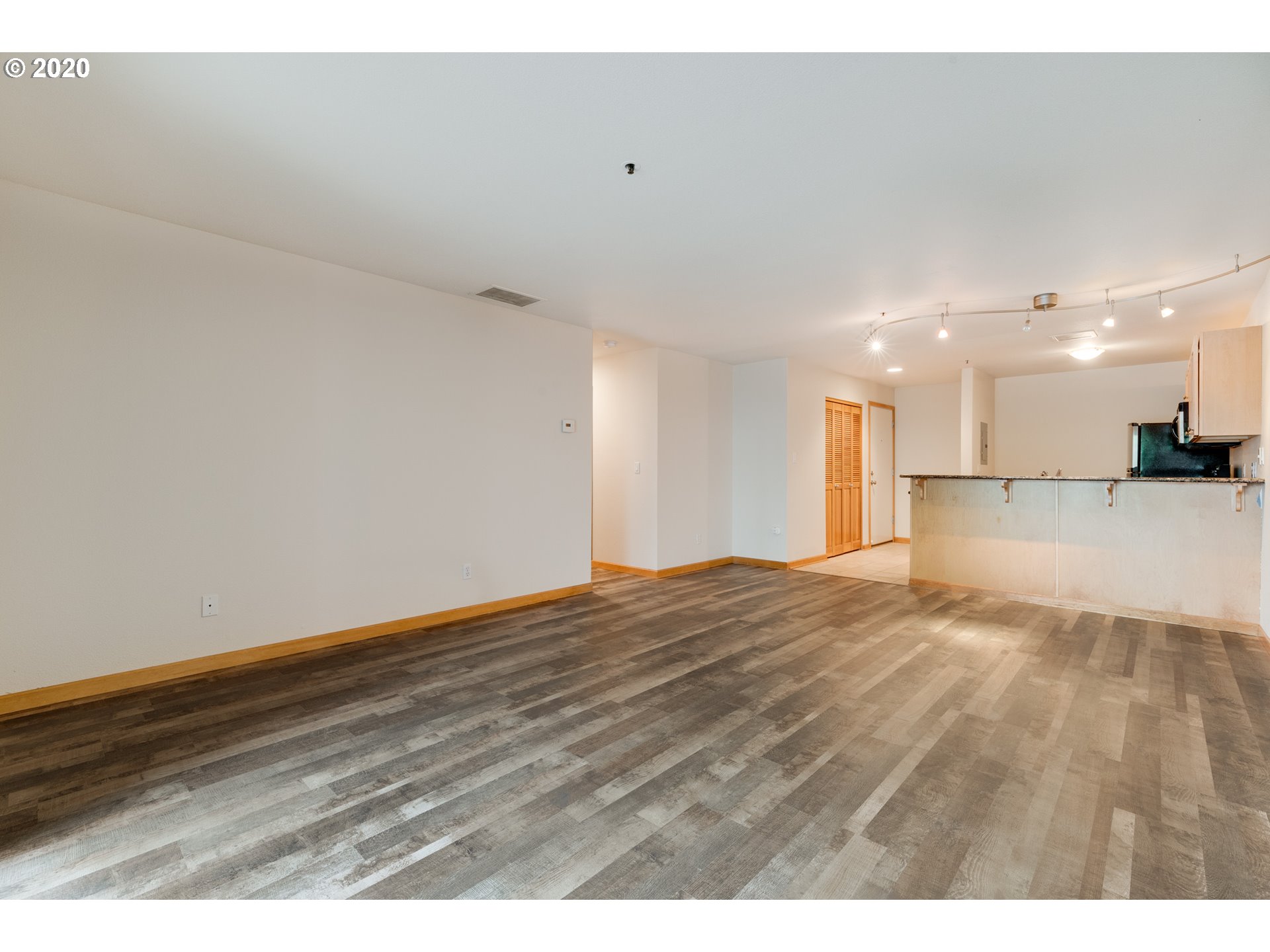 Photo #6: 20275741 Listing 