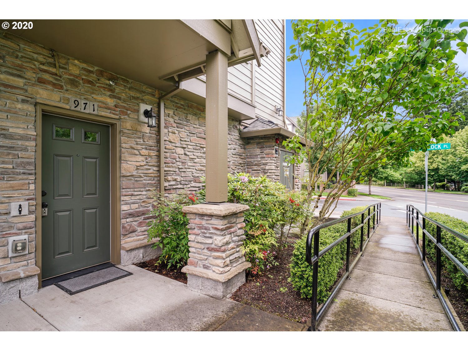 Photo #5: 20276258 Listing 