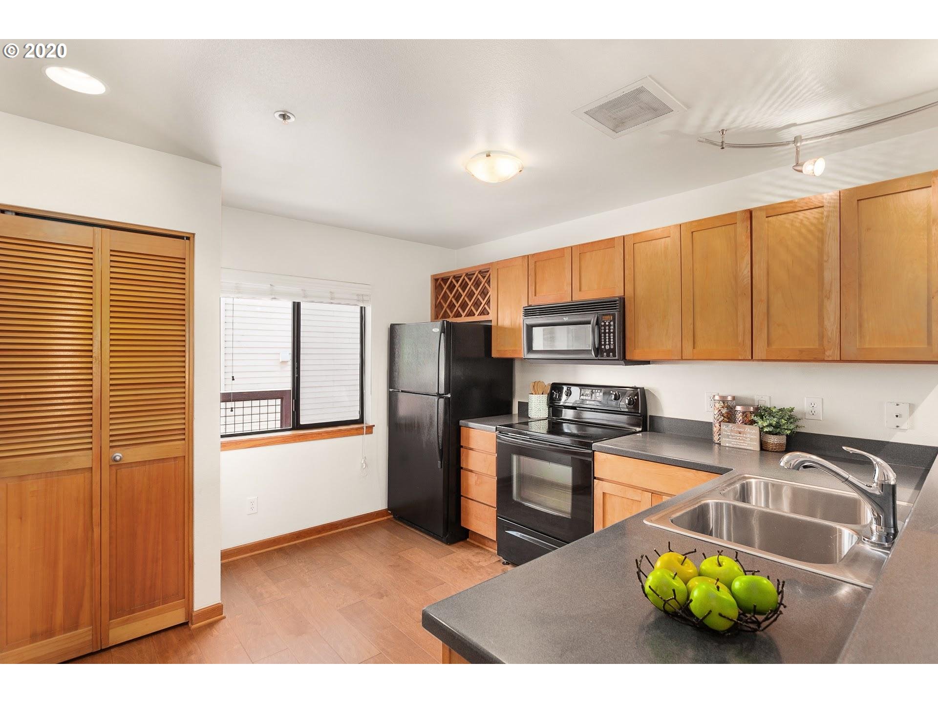 Photo #3: 20278813 Listing 
