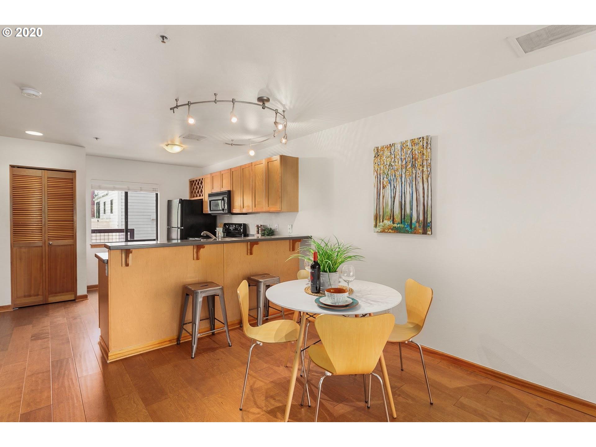 Photo #2: 20278813 Listing 