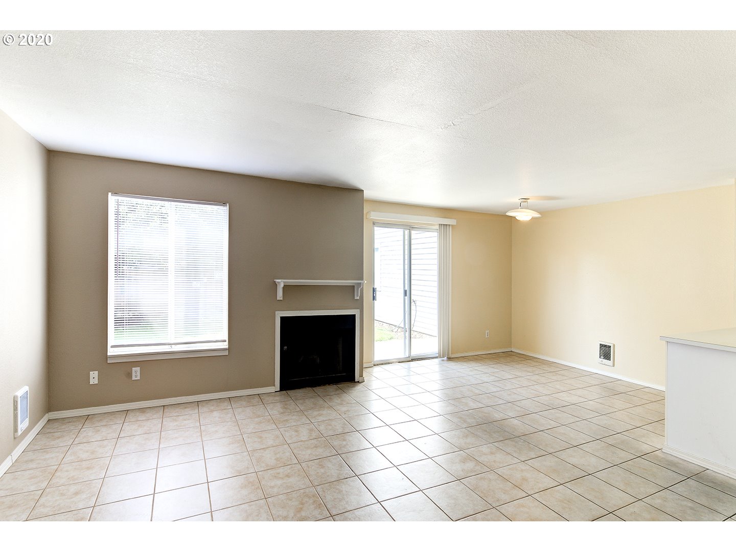 Photo #4: 20279146 Listing 