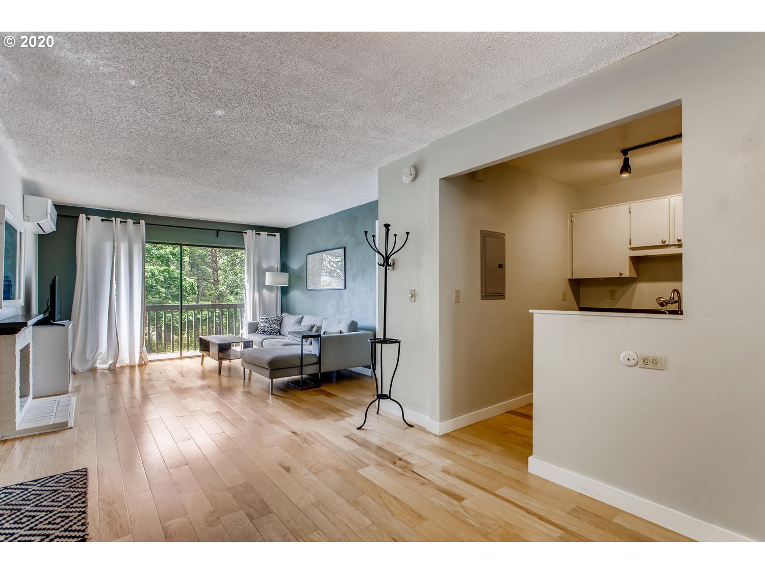 Photo #5: 20281423 Listing 