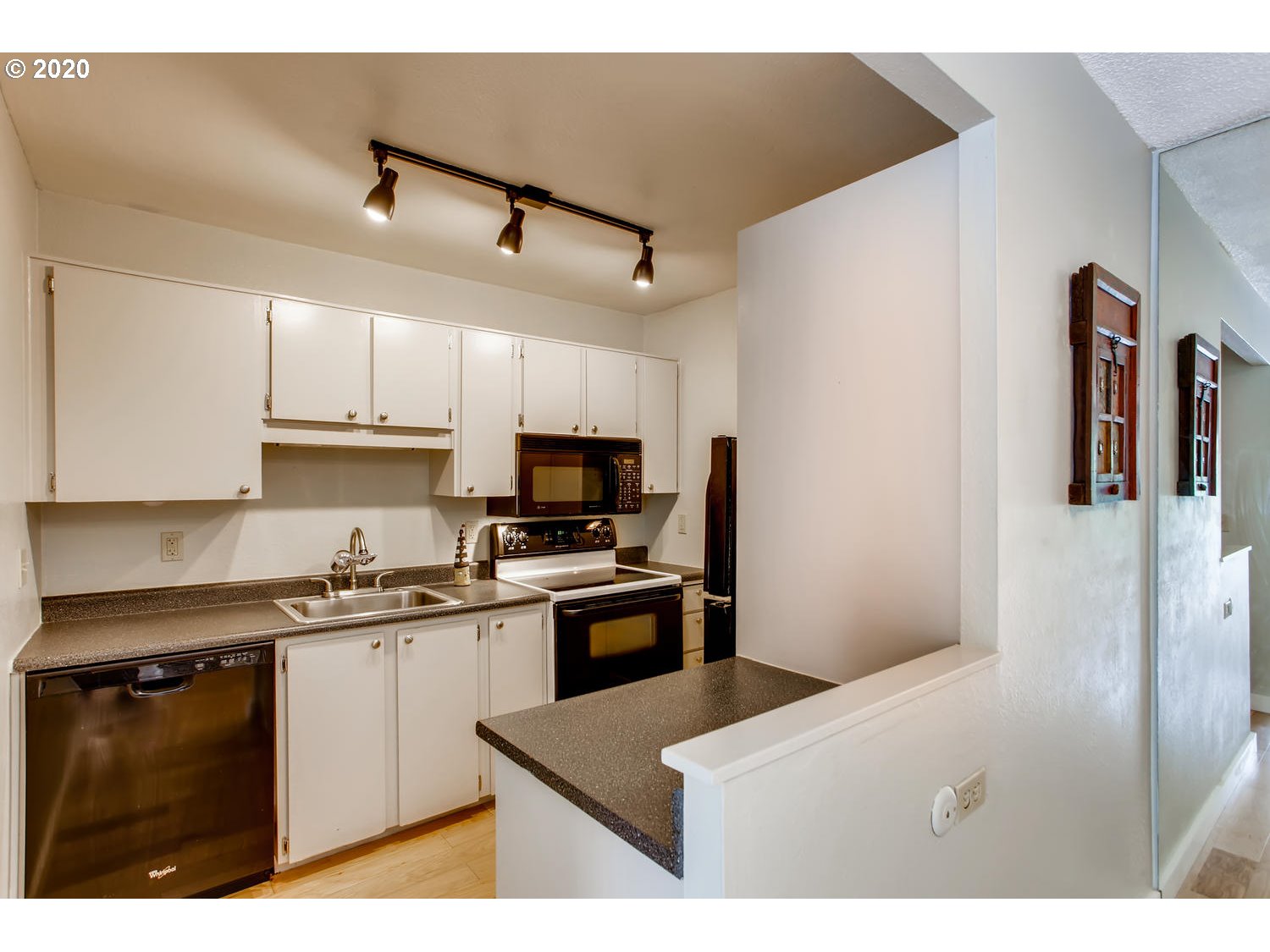 Photo #6: 20281423 Listing 