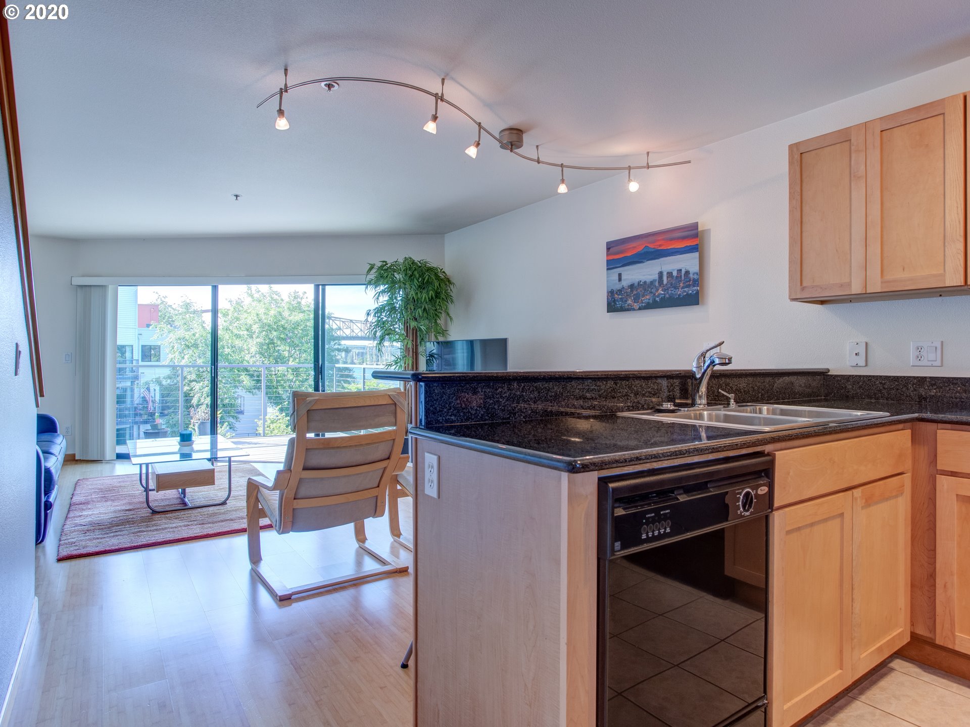 Photo #5: 20286825 Listing 