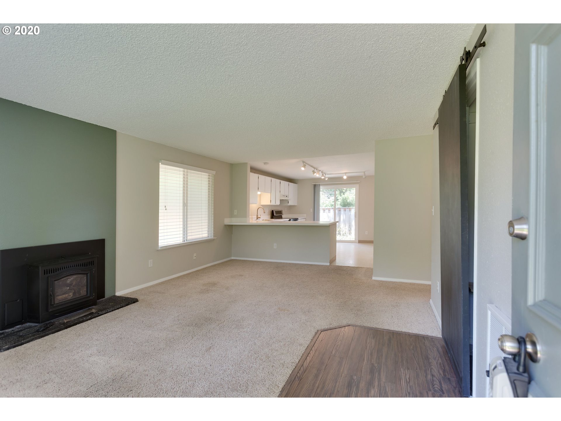 Photo #4: 20287150 Listing 