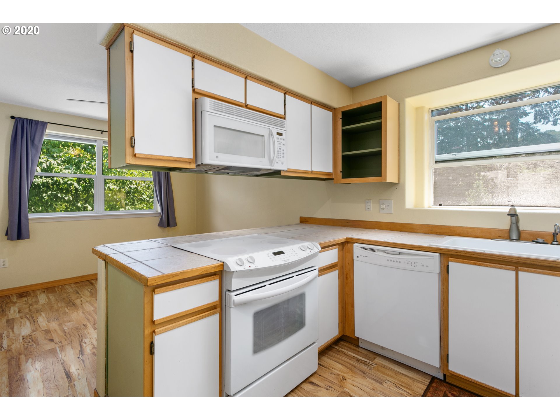 Photo #2: 20302660 Listing 
