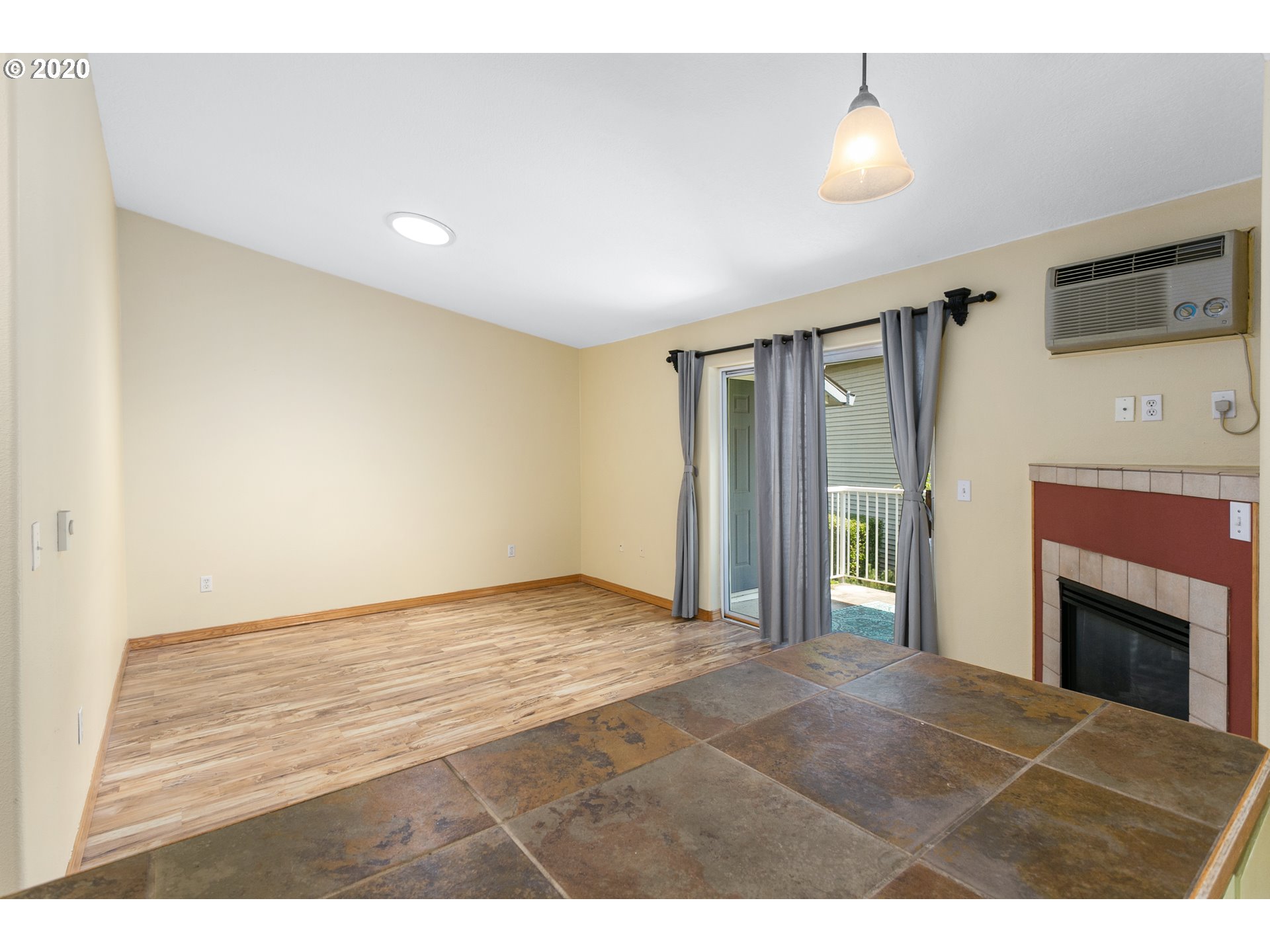 Photo #5: 20302660 Listing 