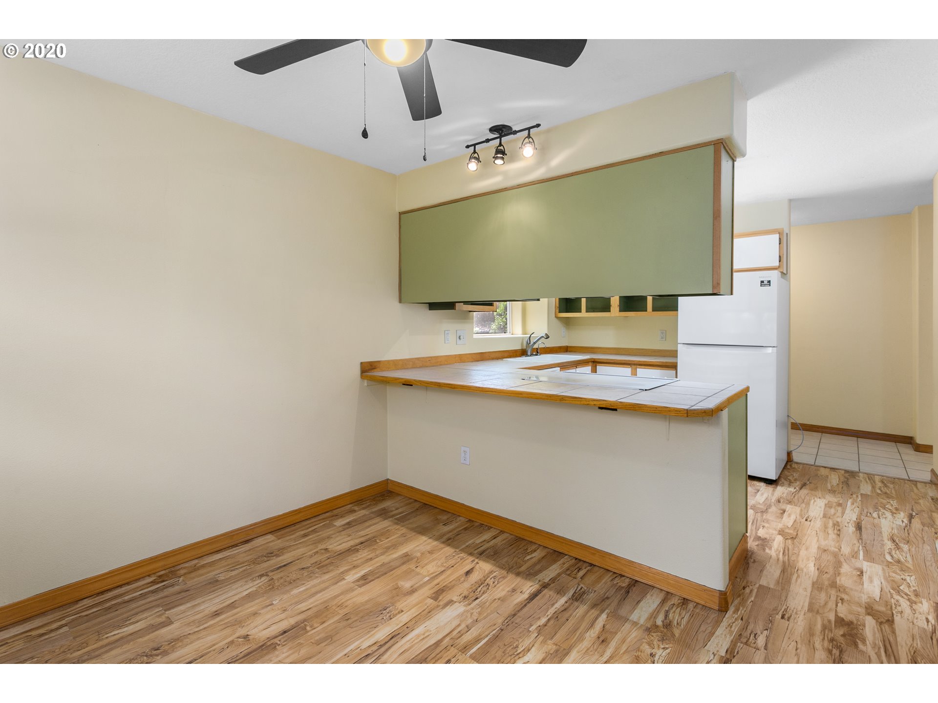 Photo #4: 20302660 Listing 