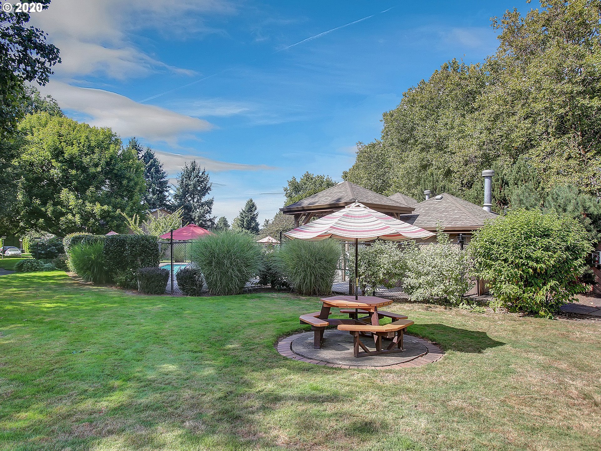 Photo #5: 20316182 Listing 