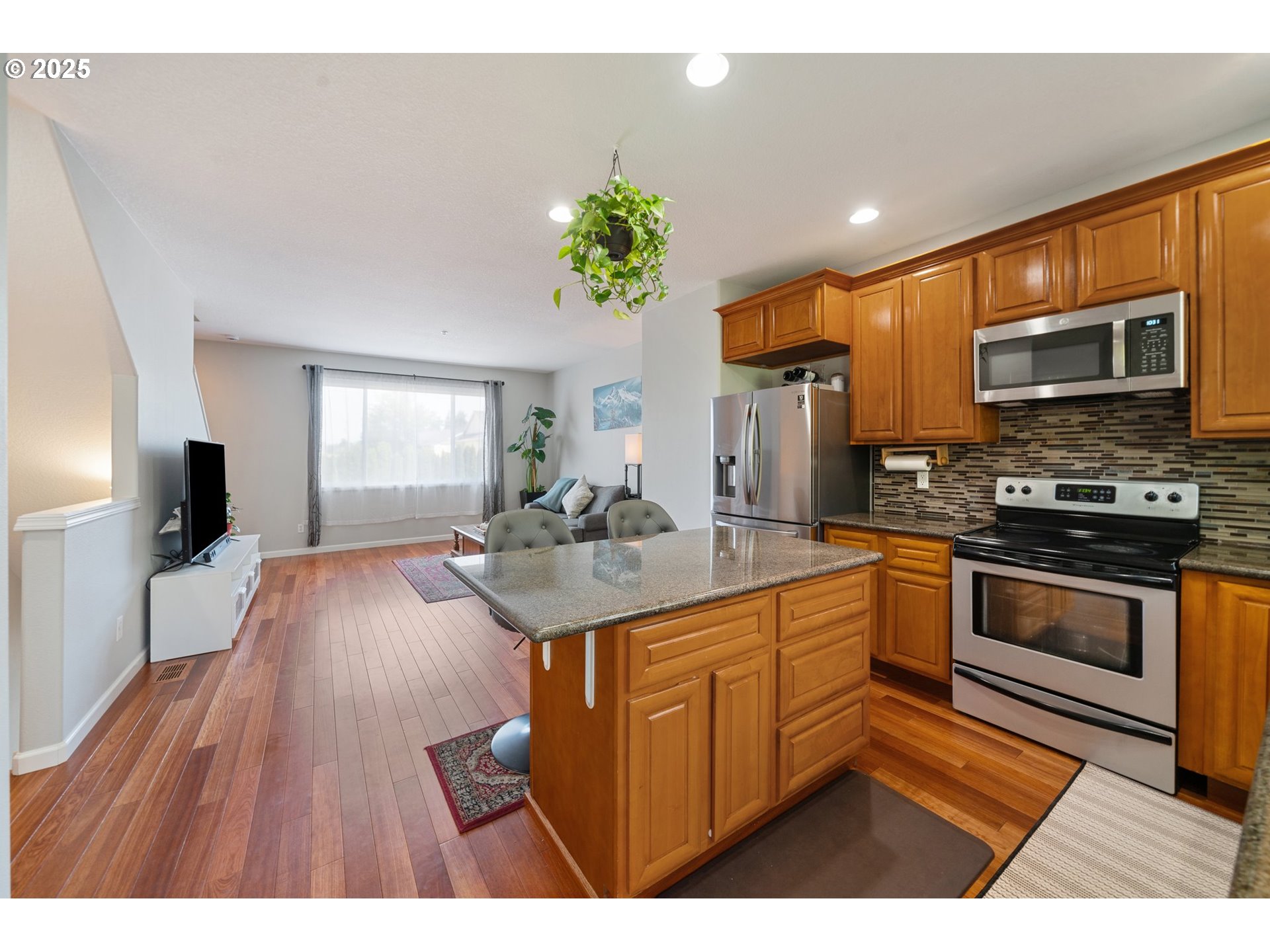 Photo #11: 203225607 Listing: Photo #11