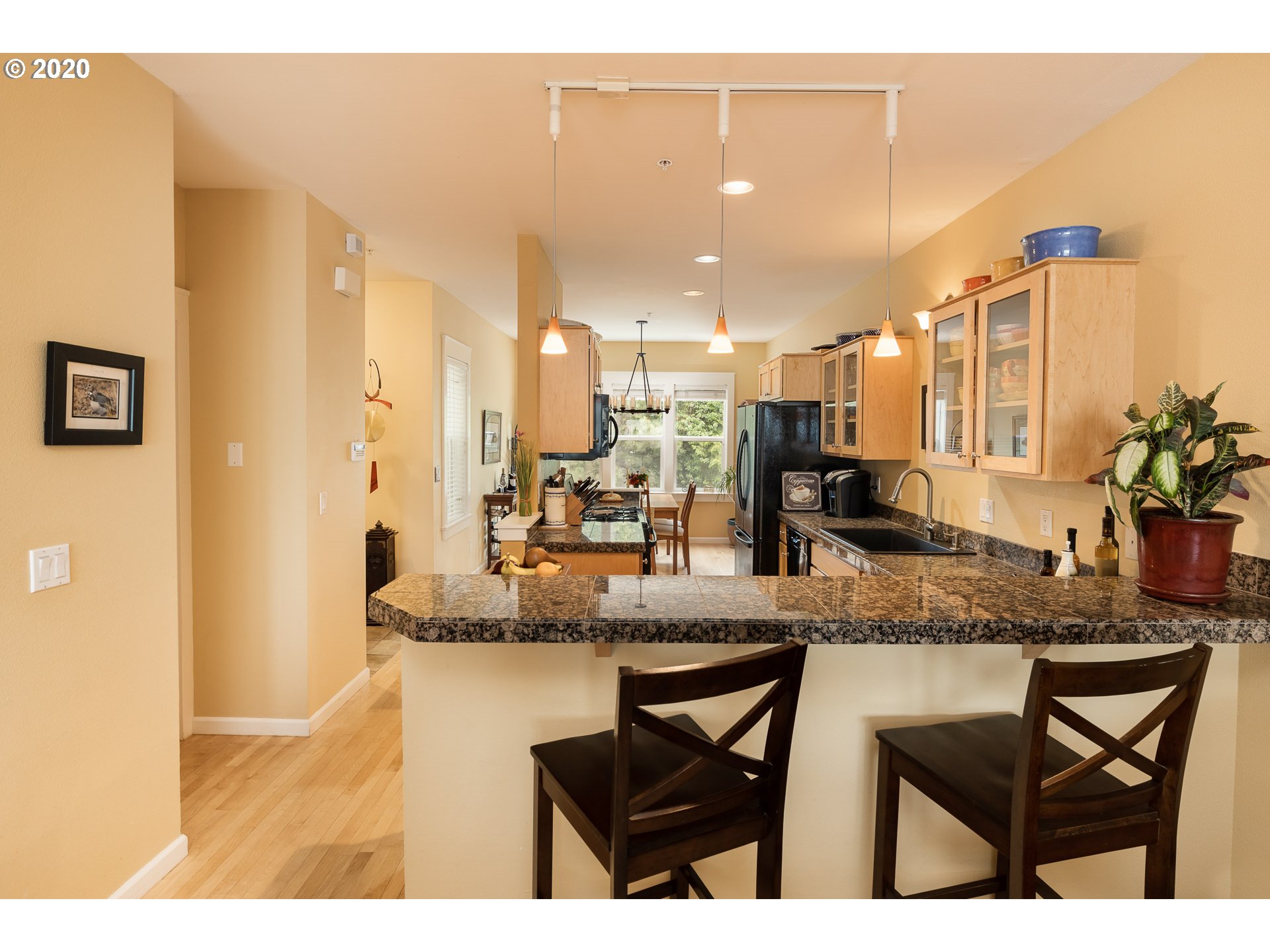 Photo #5: 20328990 Listing 