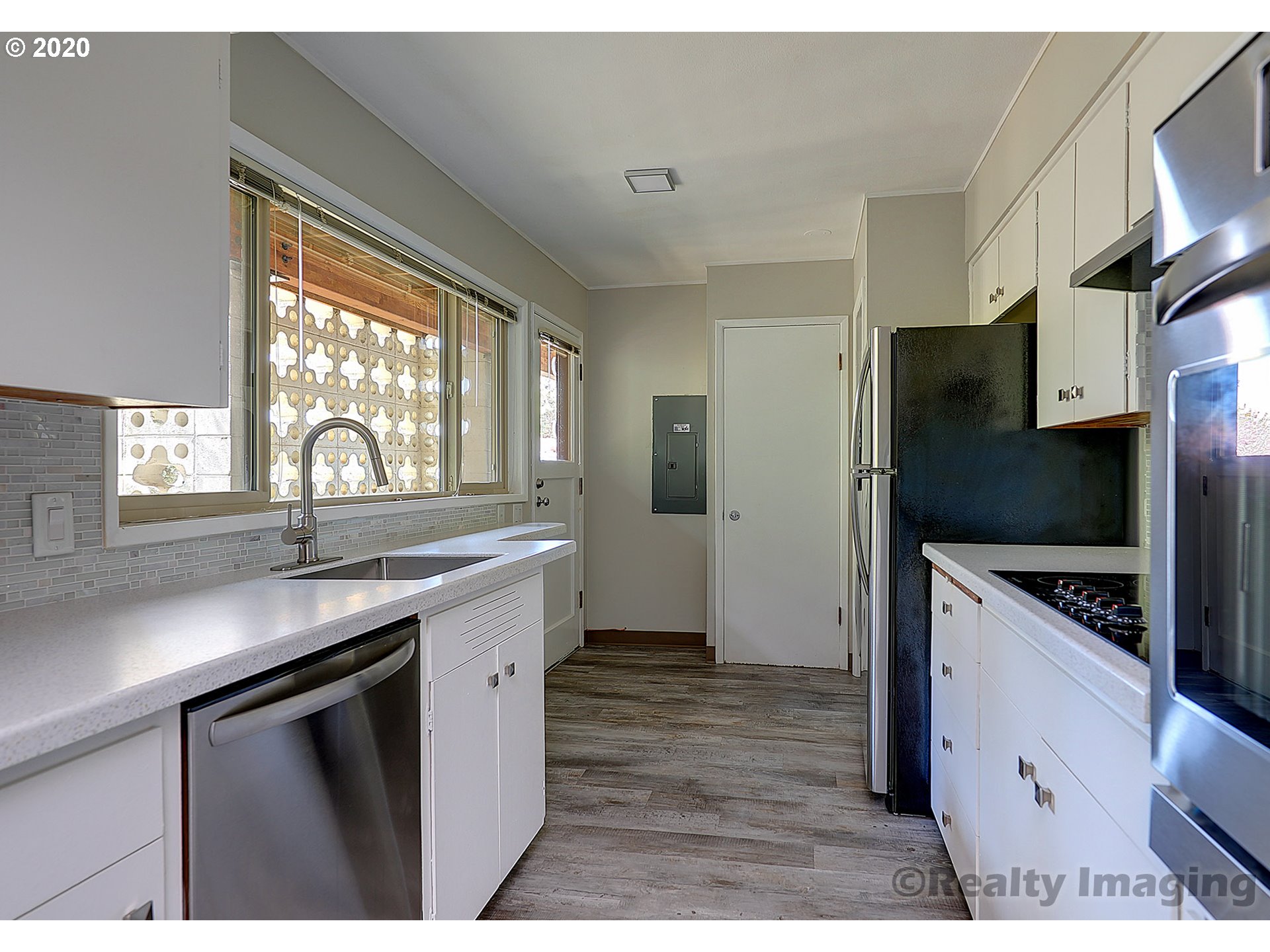 Photo #3: 20329764 Listing 