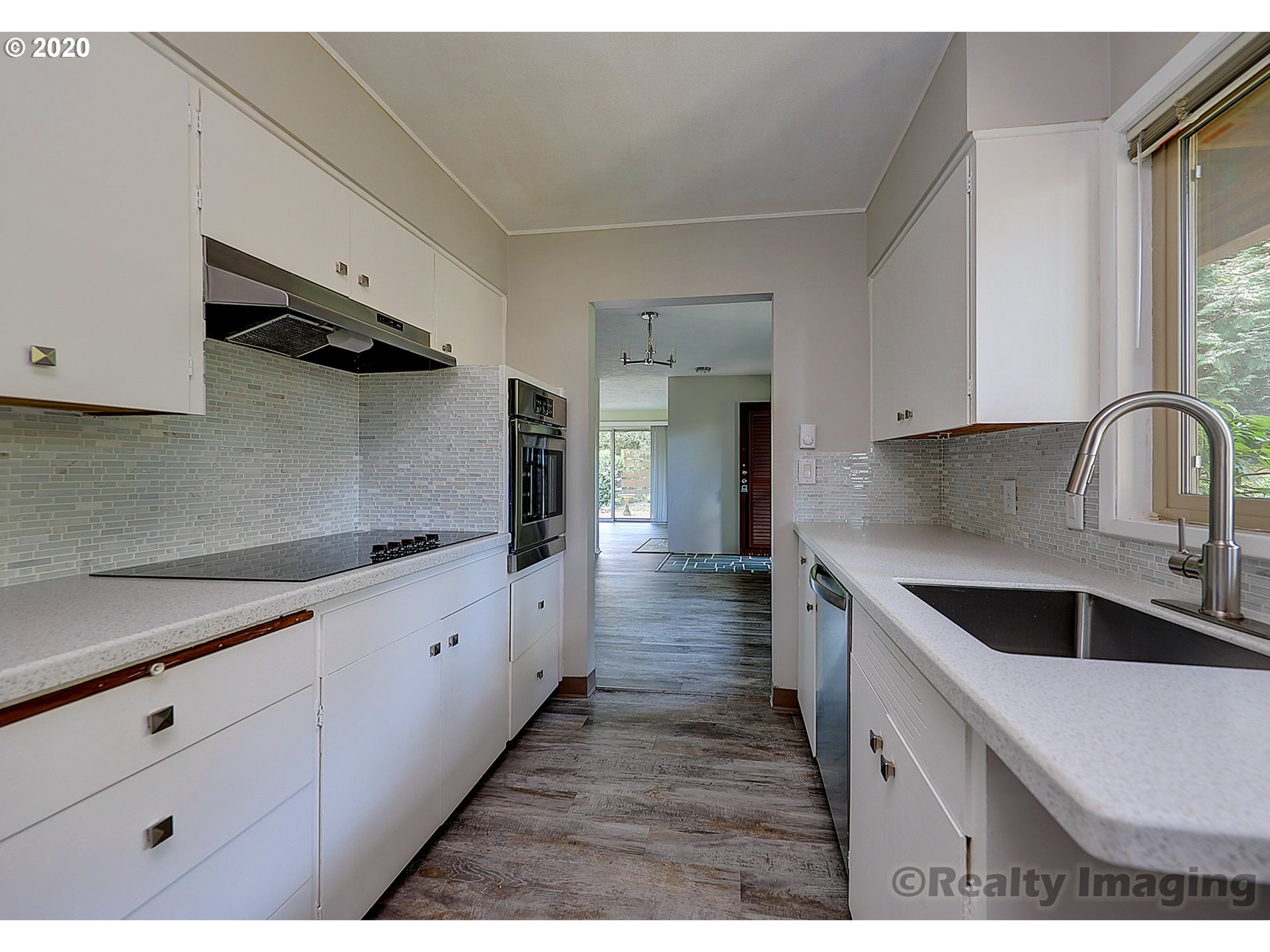 Photo #6: 20329764 Listing 