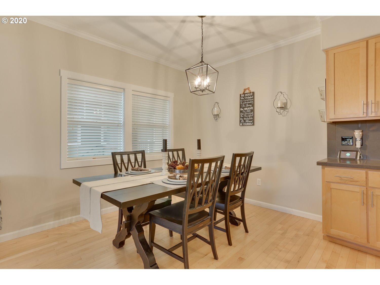 Photo #5: 20332926 Listing 