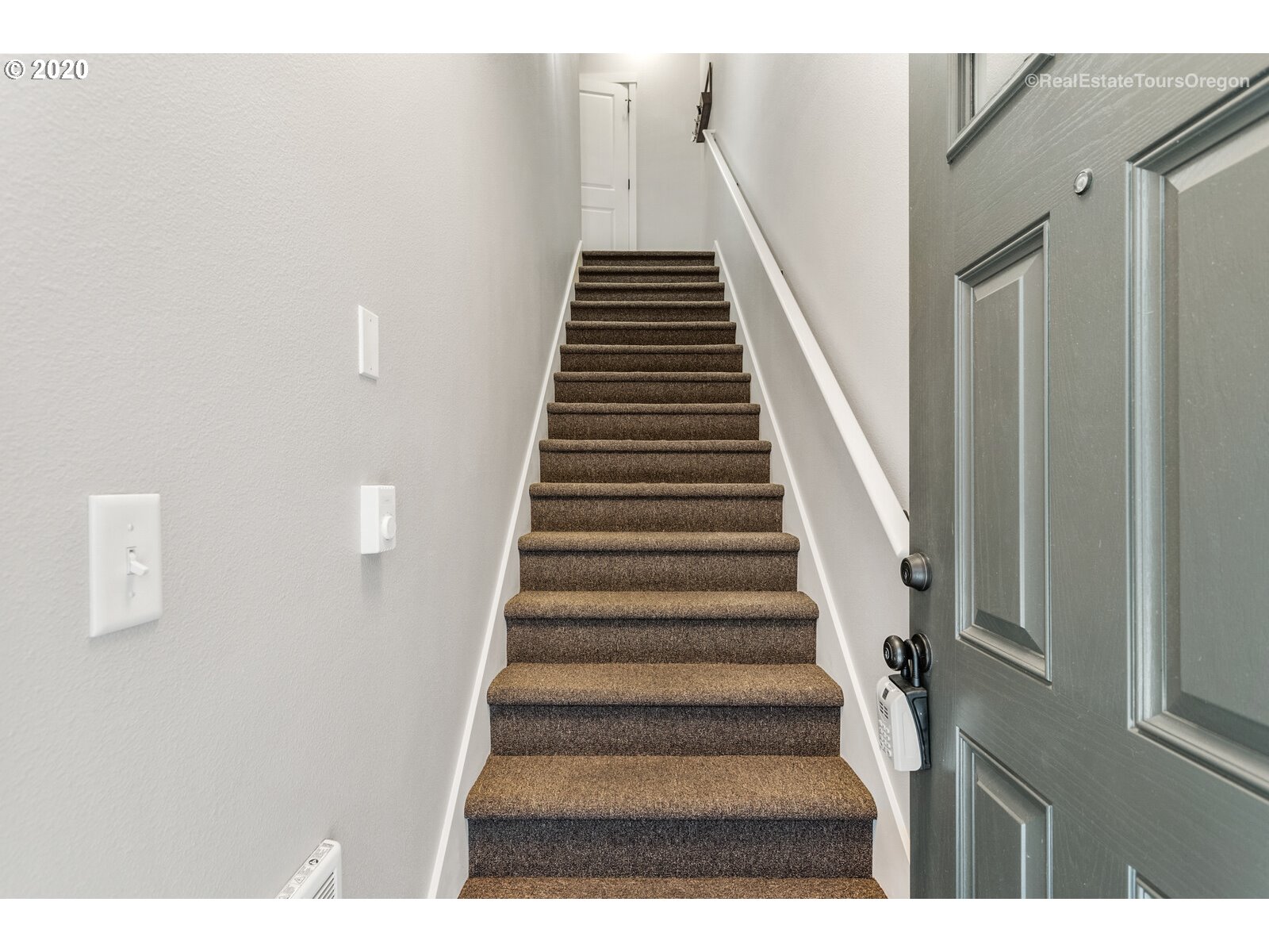 Photo #5: 20333937 Listing 