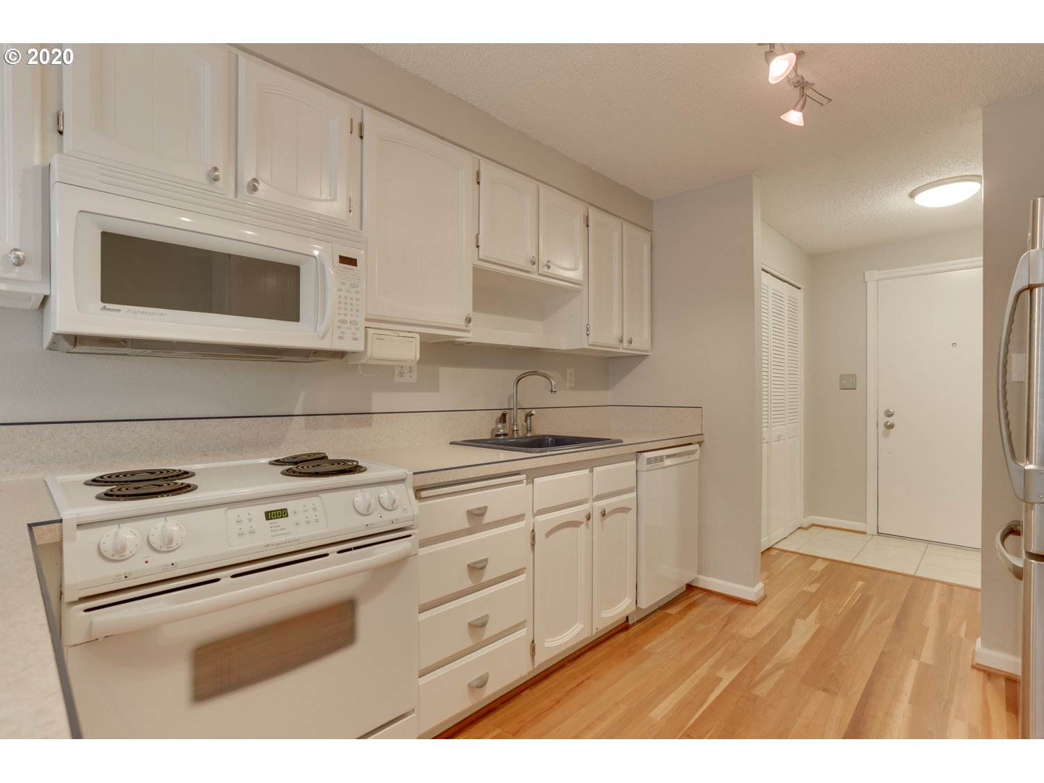 Photo #3: 20337476 Listing 