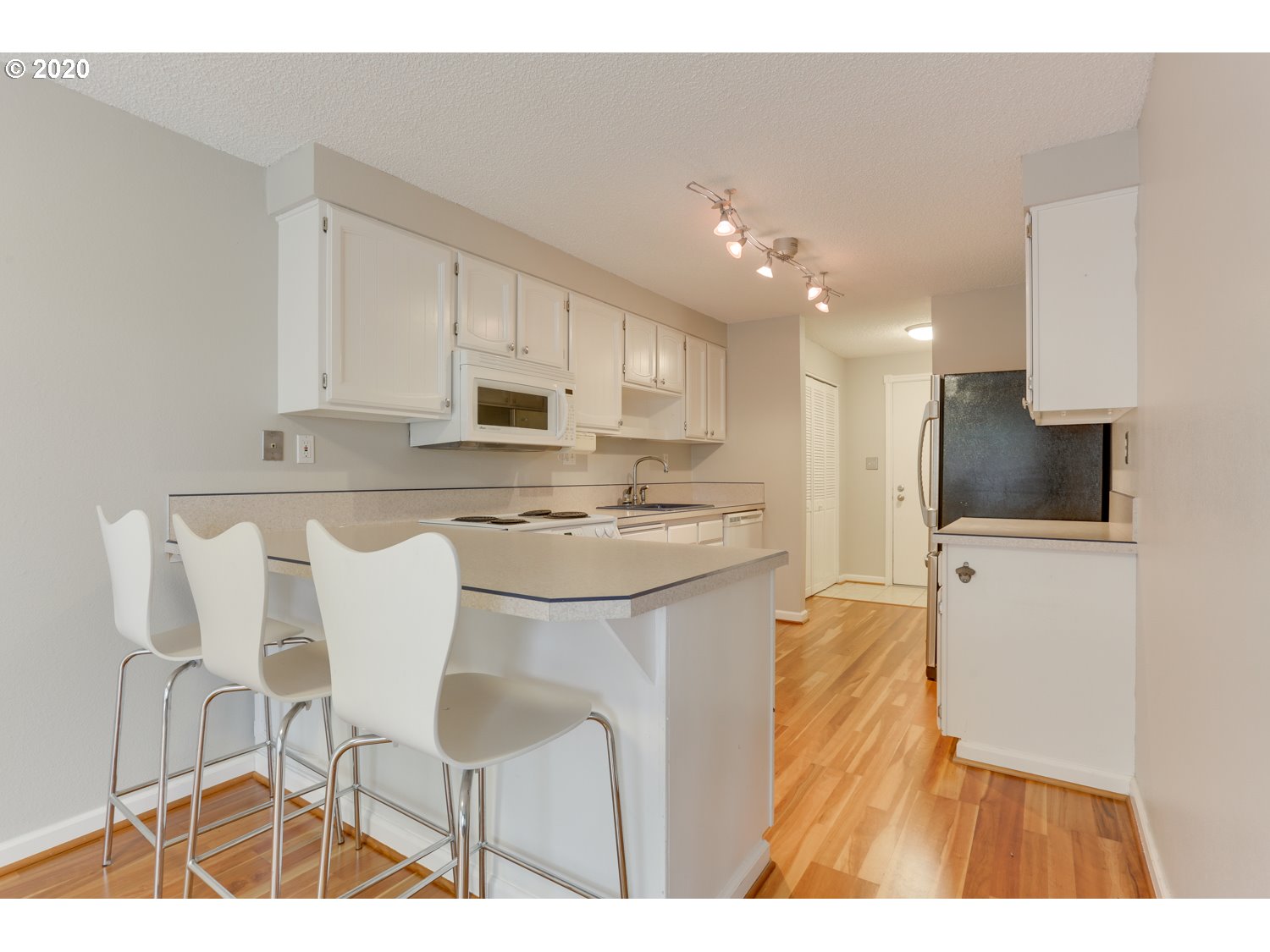 Photo #4: 20337476 Listing 