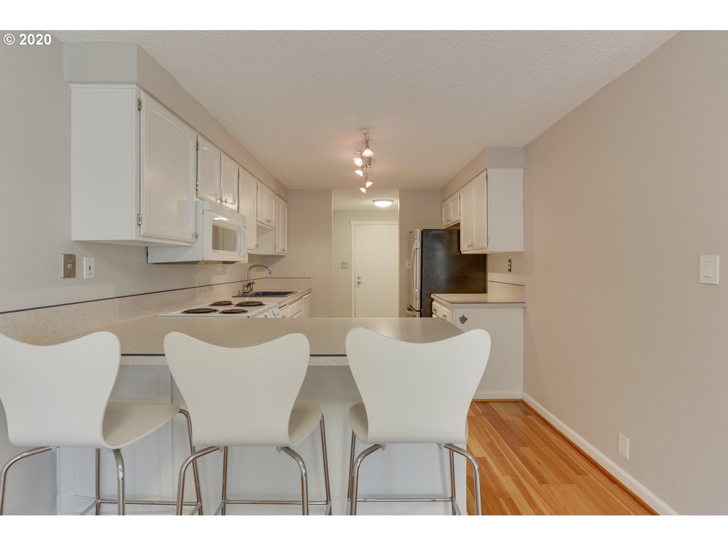 Photo #5: 20337476 Listing 