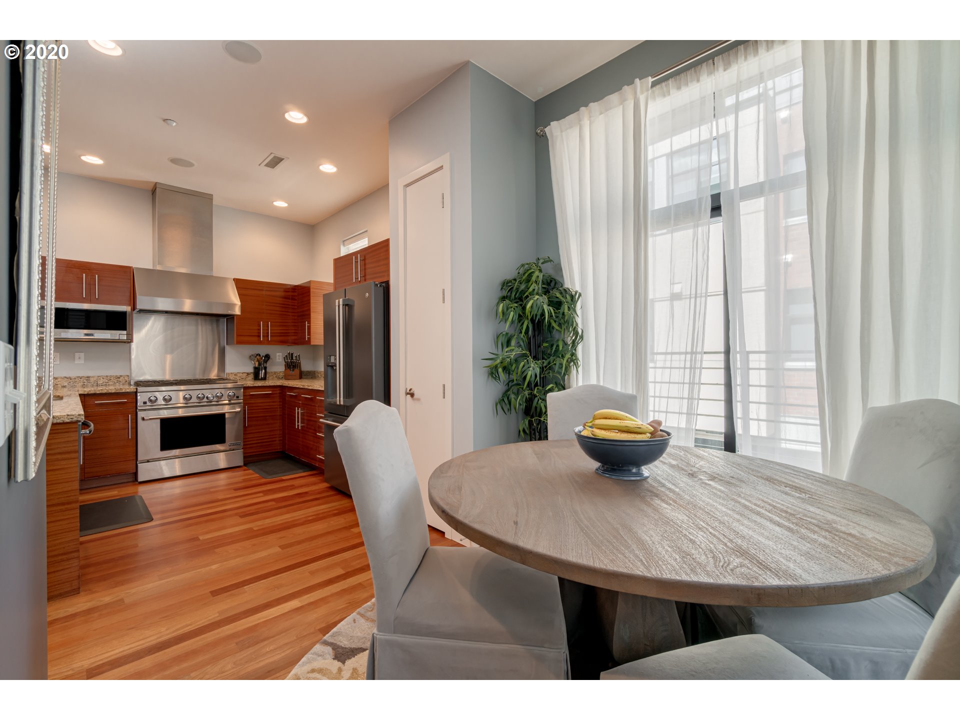 Photo #5: 20352066 Listing 