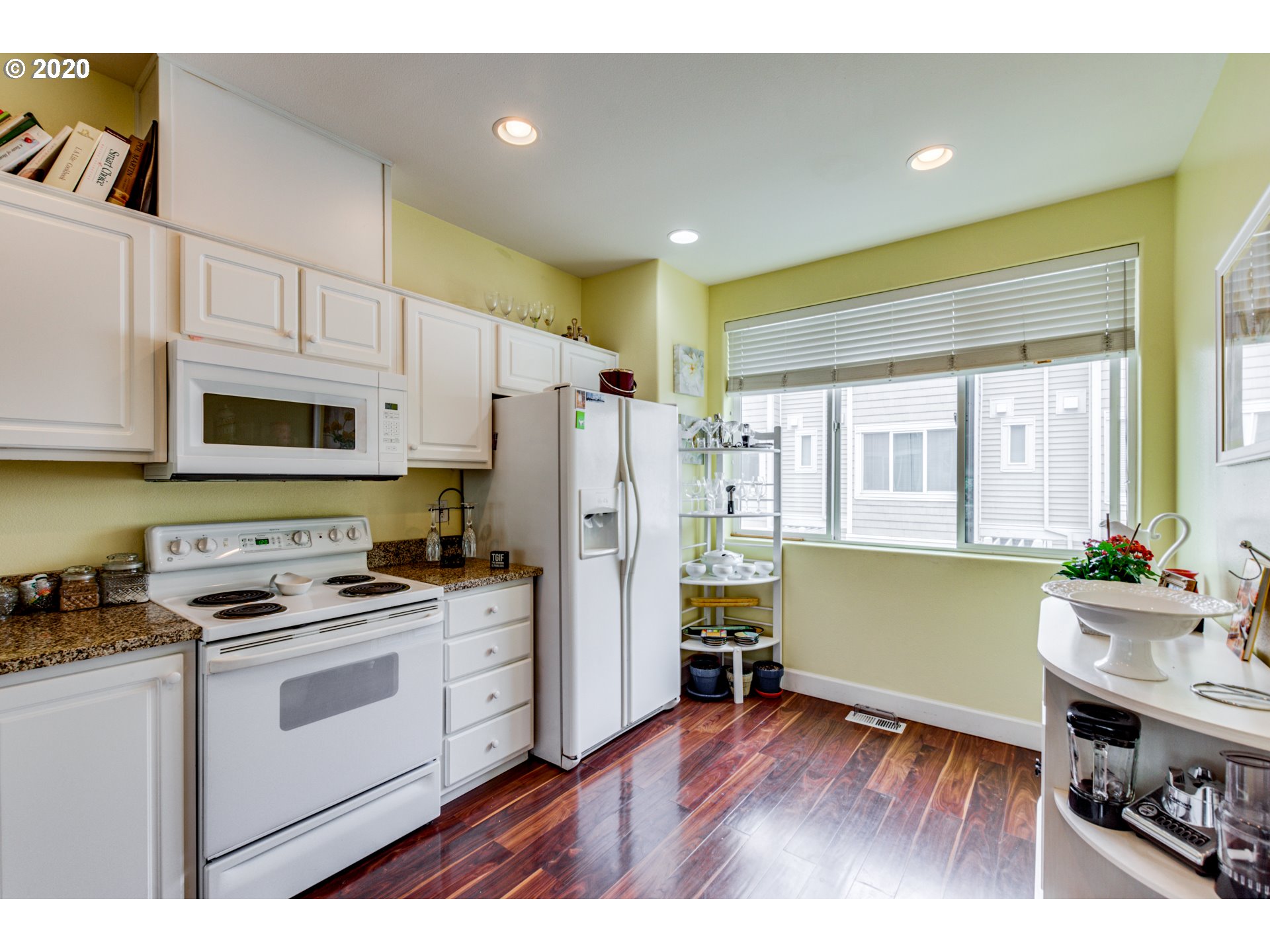 Photo #5: 20354923 Listing 
