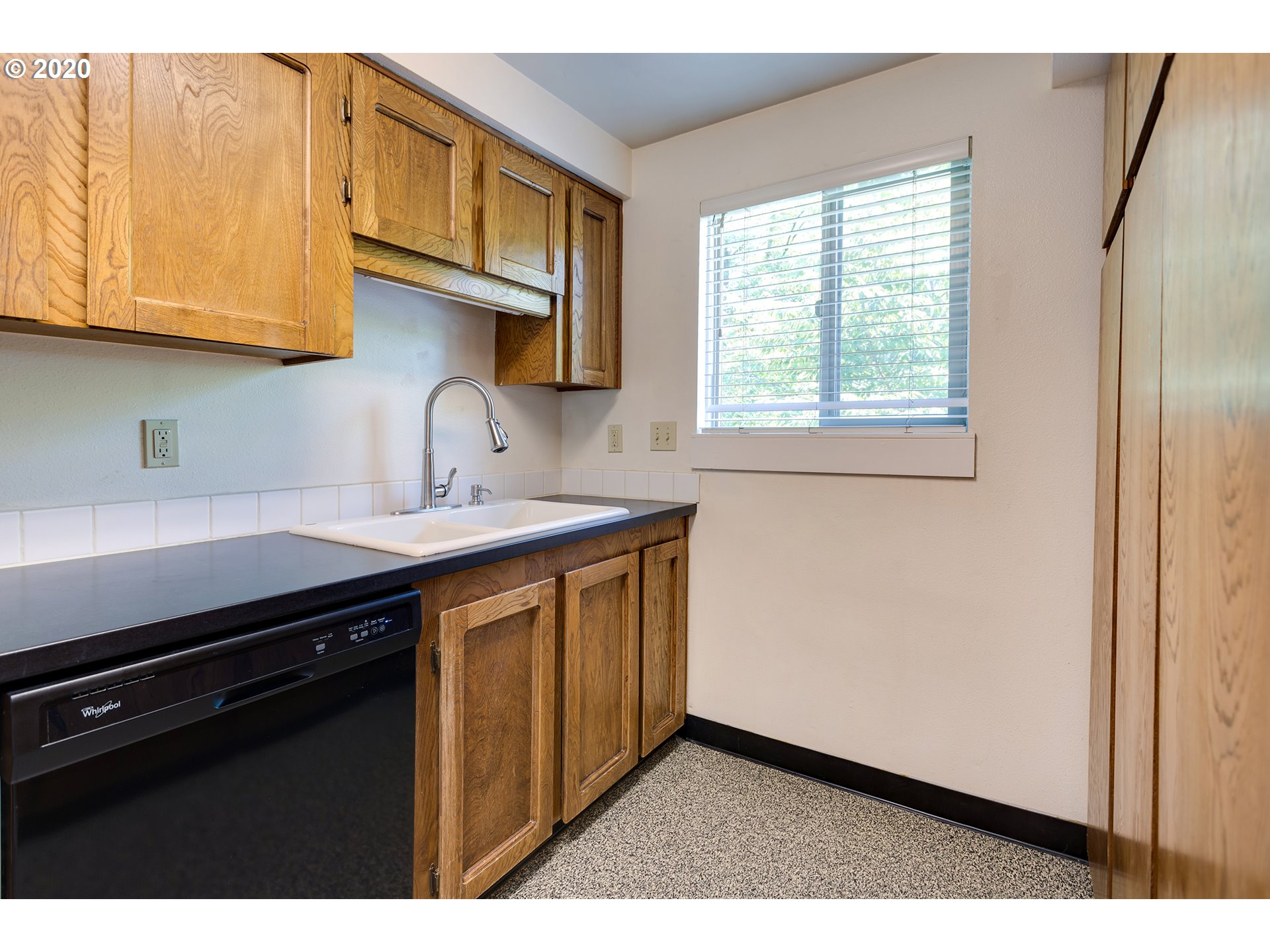 Photo #3: 20355136 Listing 