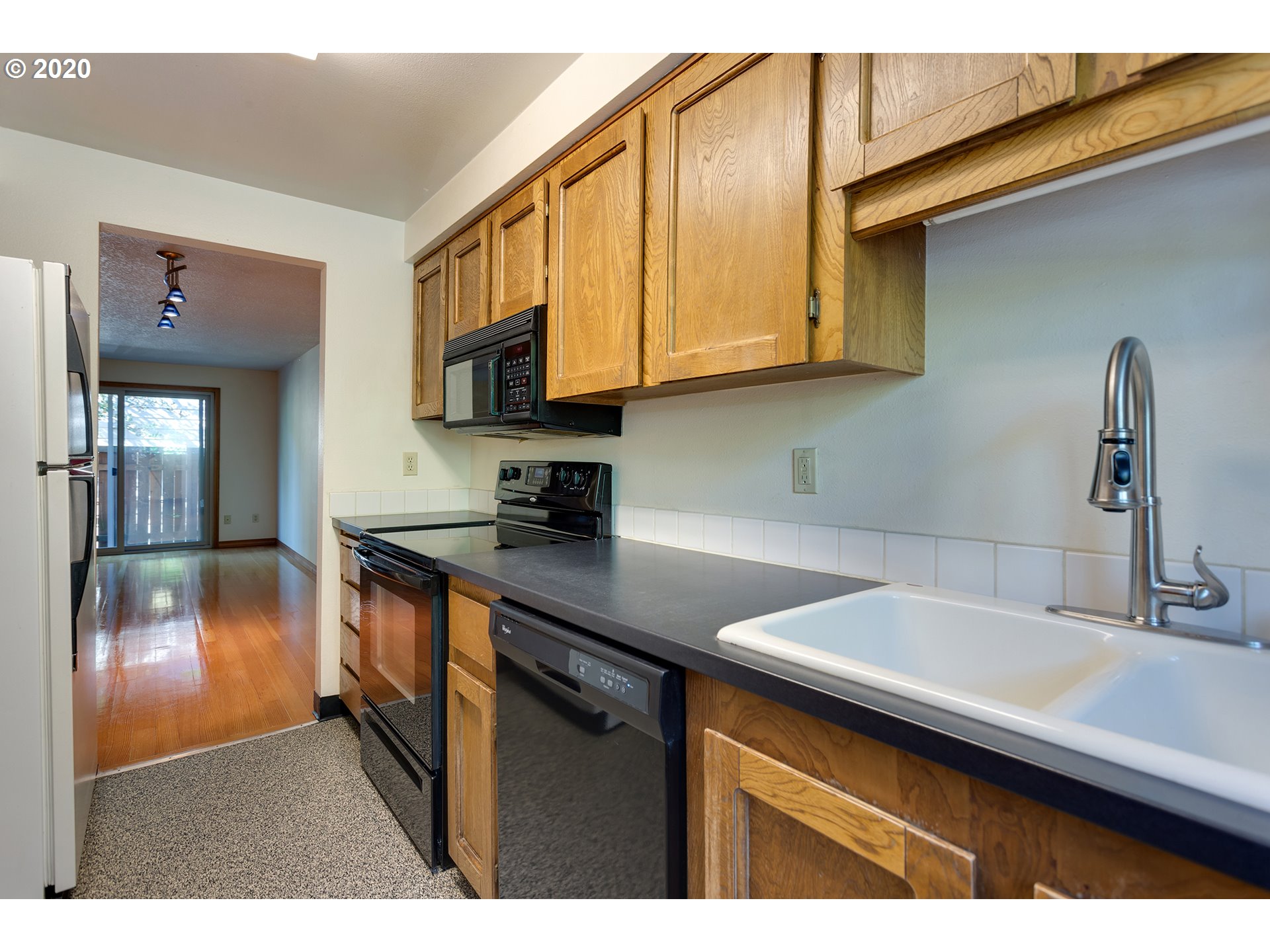 Photo #4: 20355136 Listing 
