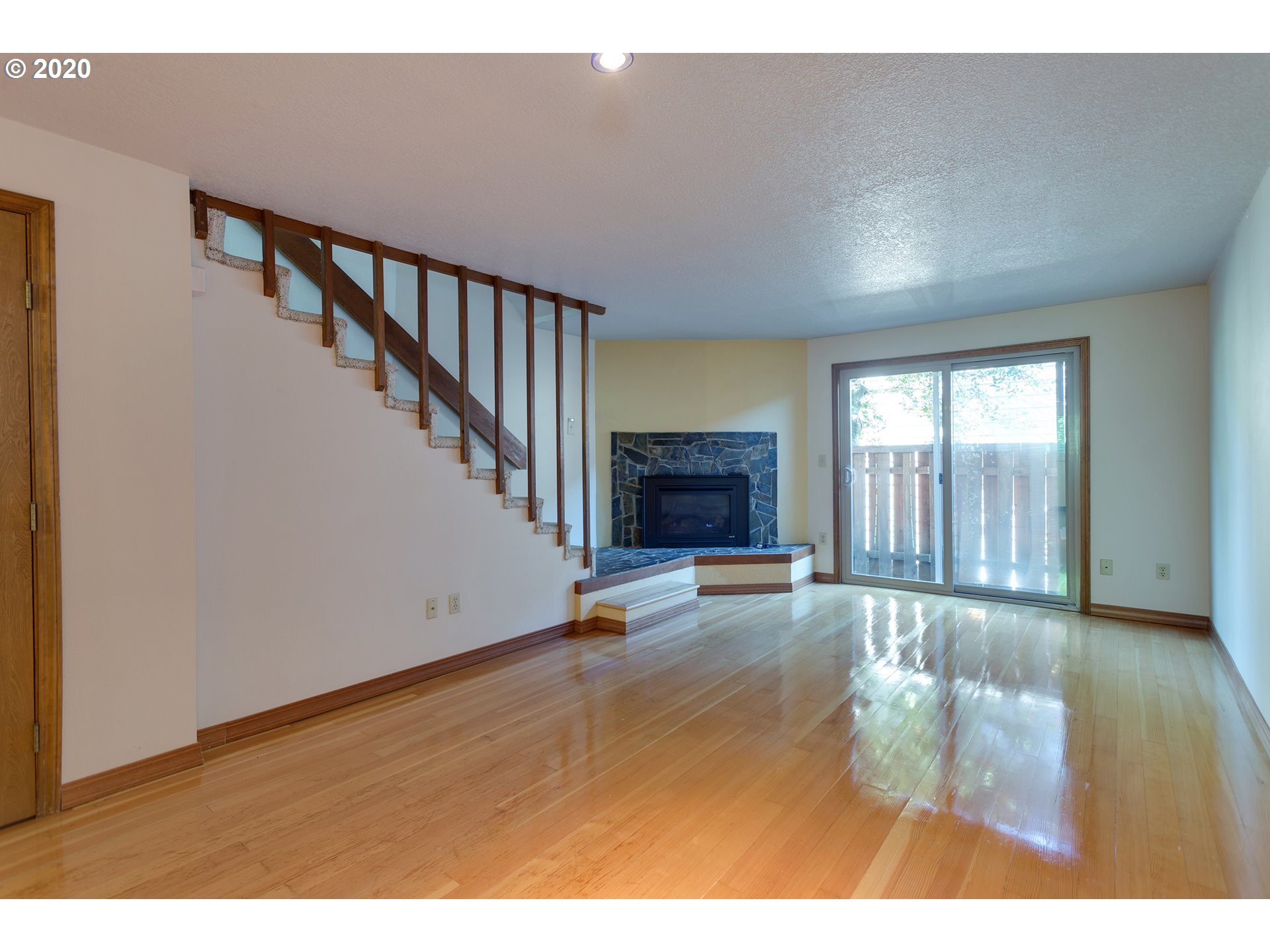 Photo #6: 20355136 Listing 