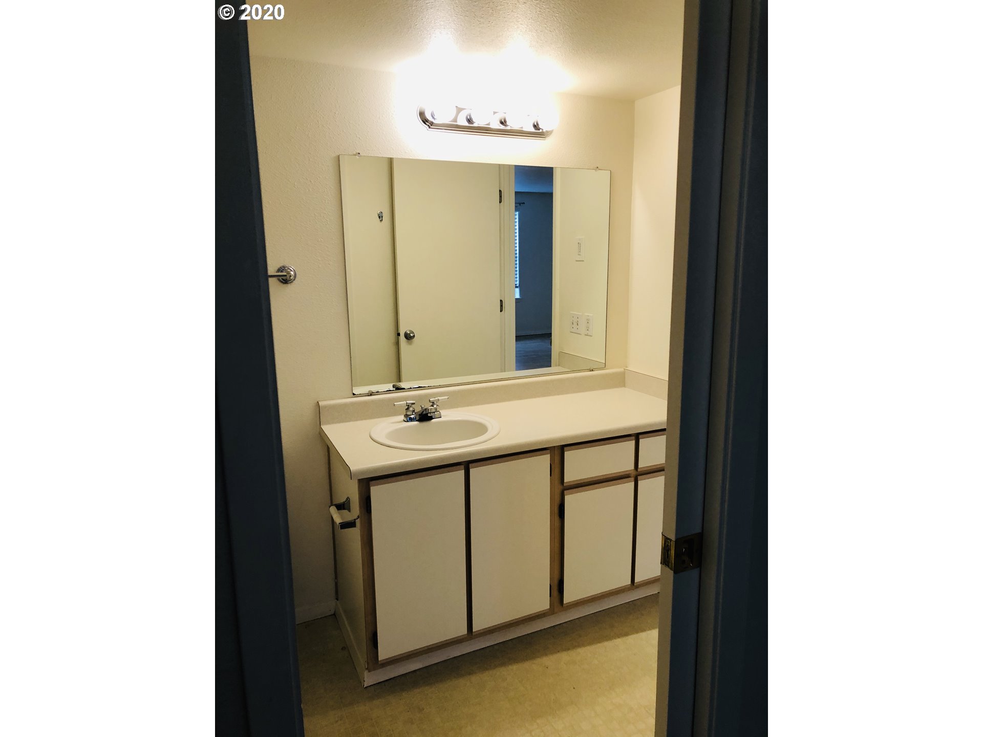 Photo #6: 20362209 Listing 