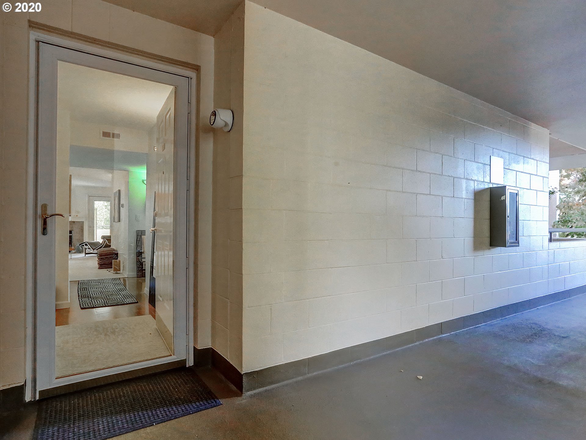 Photo #5: 20369163 Listing 