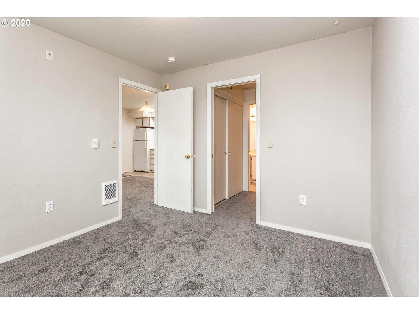 Photo #4: 20376046 Listing 