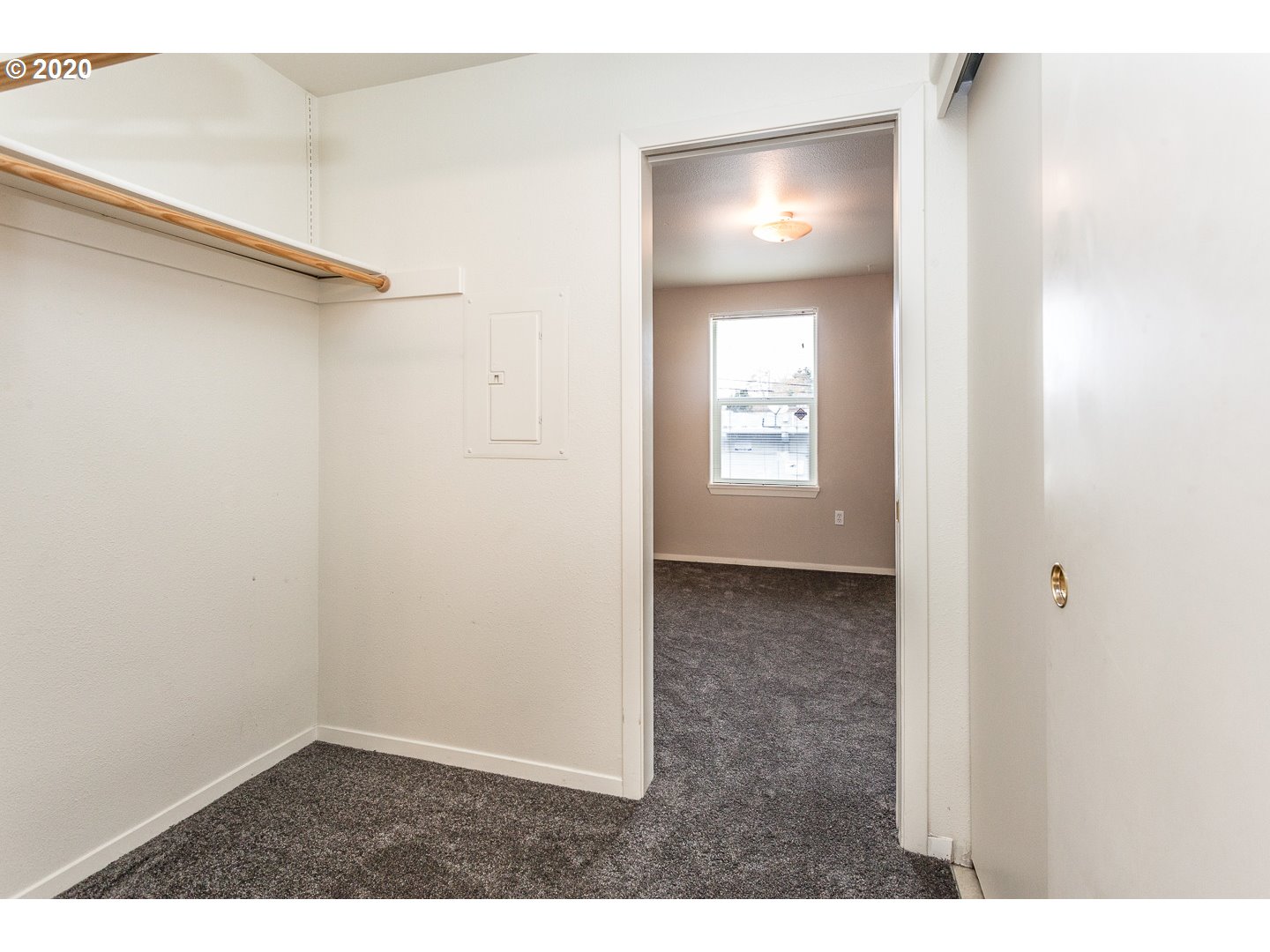 Photo #5: 20376046 Listing 