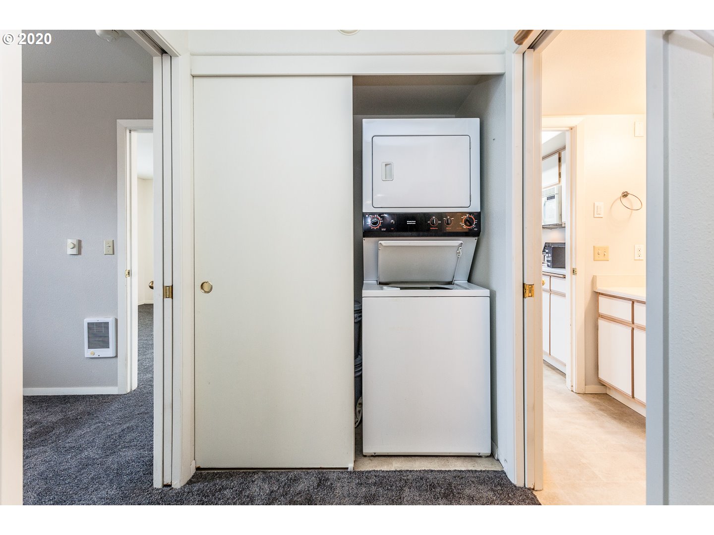 Photo #6: 20376046 Listing 