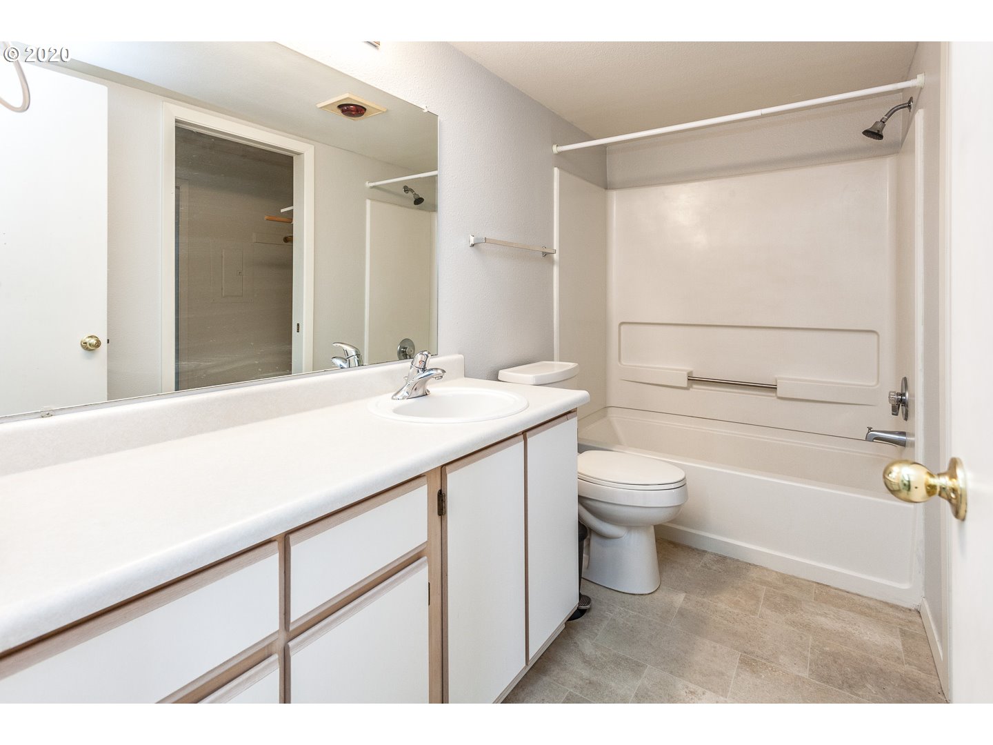 Photo #2: 20376046 Listing 
