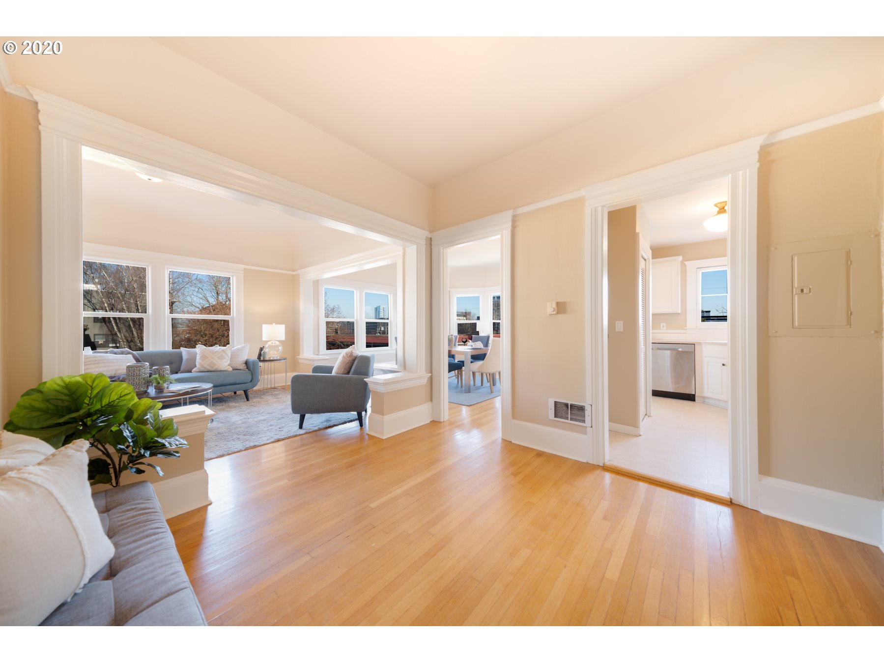 Photo #2: 20376707 Listing 